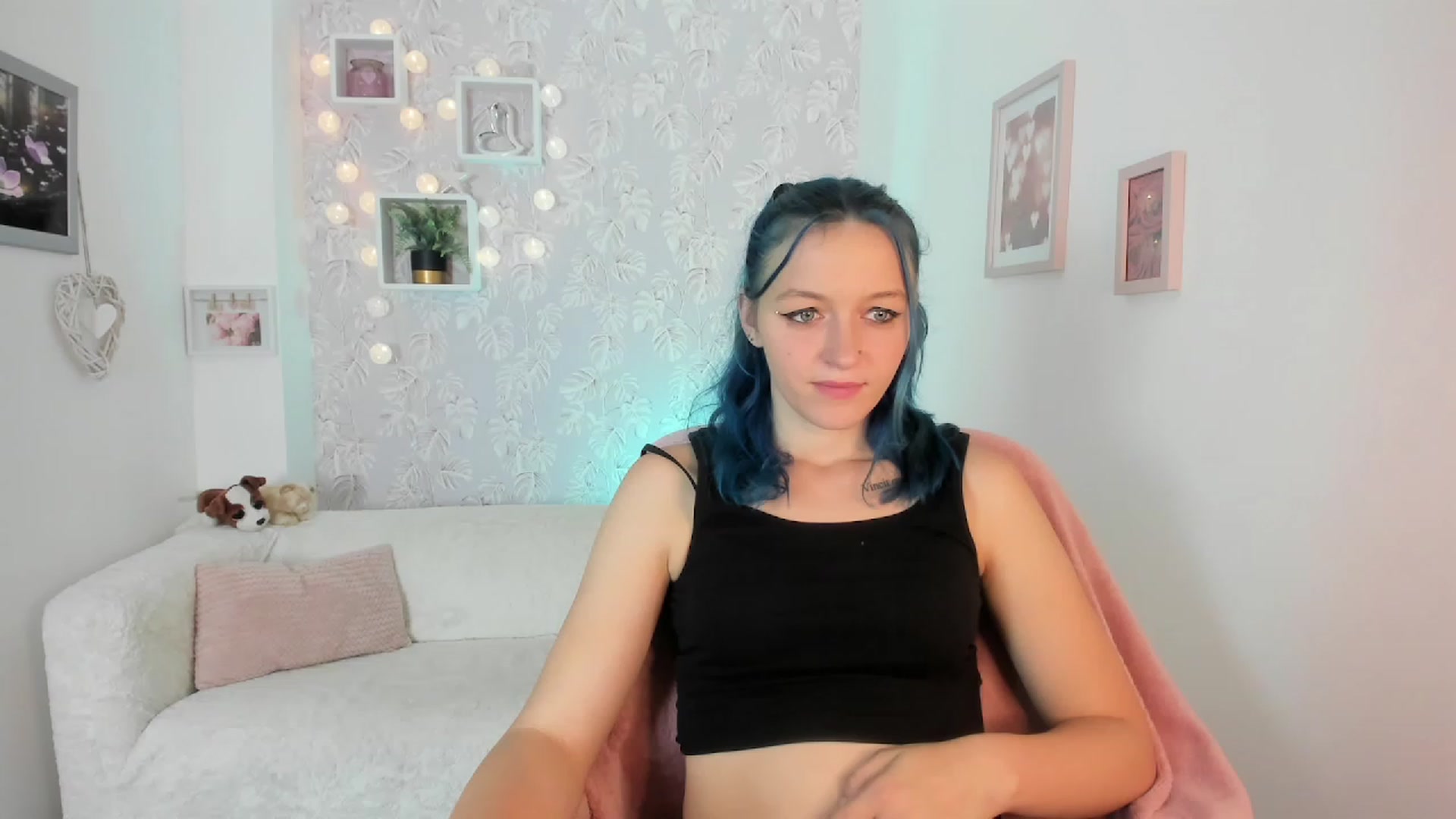 Gallery image thumbnail from Molly_Grey18's myfreecams stream on, 10/15/2023, 17:58 image 10 of 20