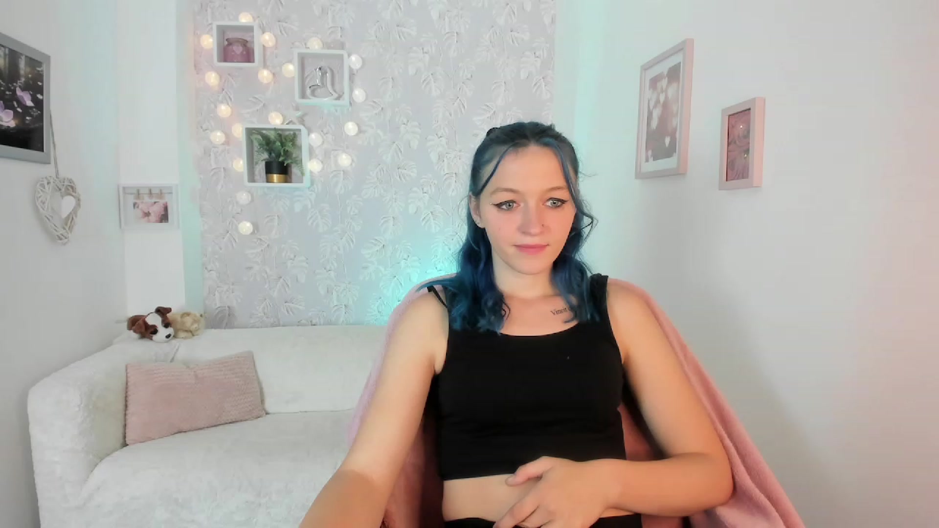 Gallery image thumbnail from Molly_Grey18's myfreecams stream on, 10/15/2023, 17:58 image 2 of 20