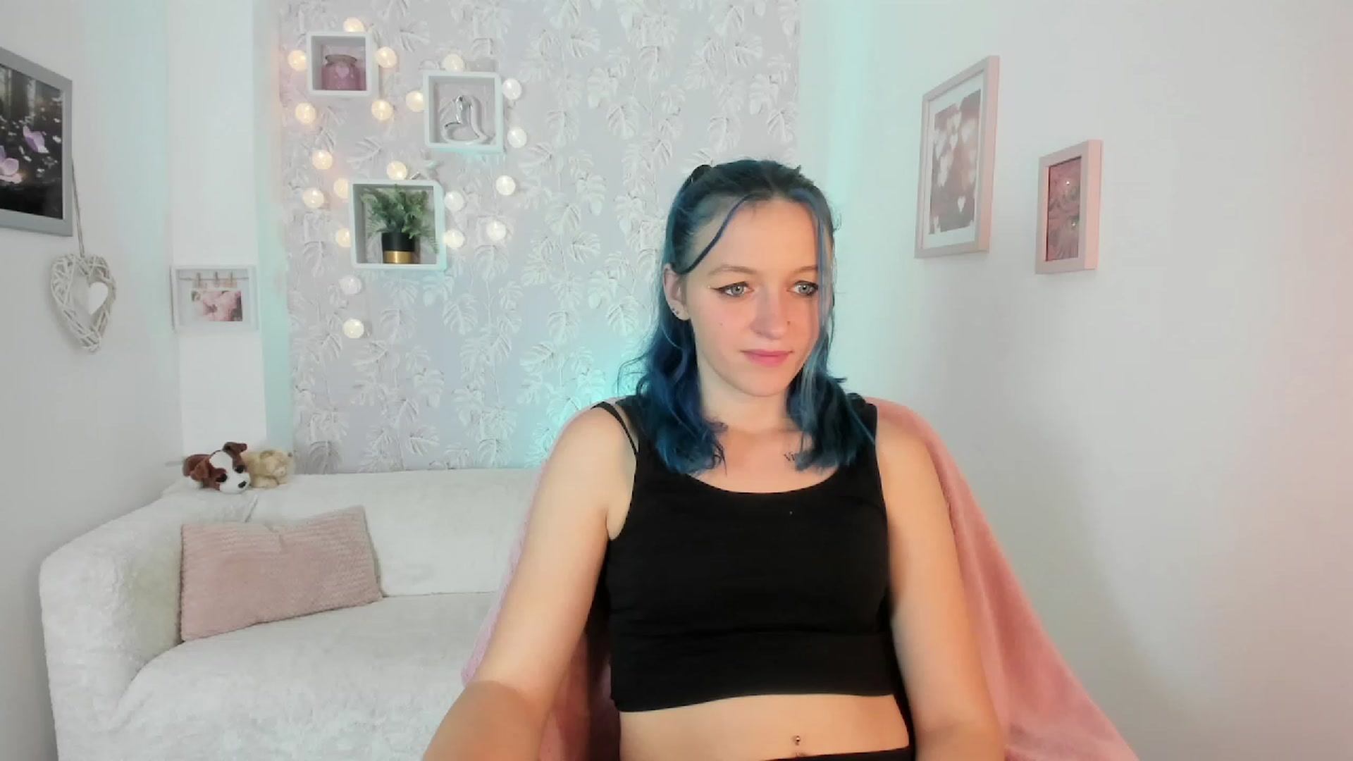 Gallery image thumbnail from Molly_Grey18's myfreecams stream on, 10/15/2023, 17:58 image 7 of 20