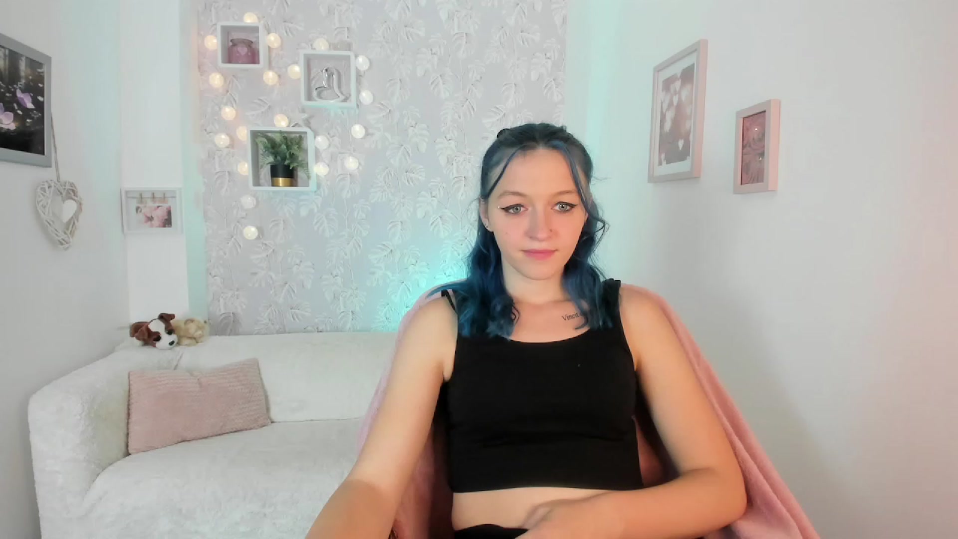 Gallery image thumbnail from Molly_Grey18's myfreecams stream on, 10/15/2023, 17:58 image 1 of 20