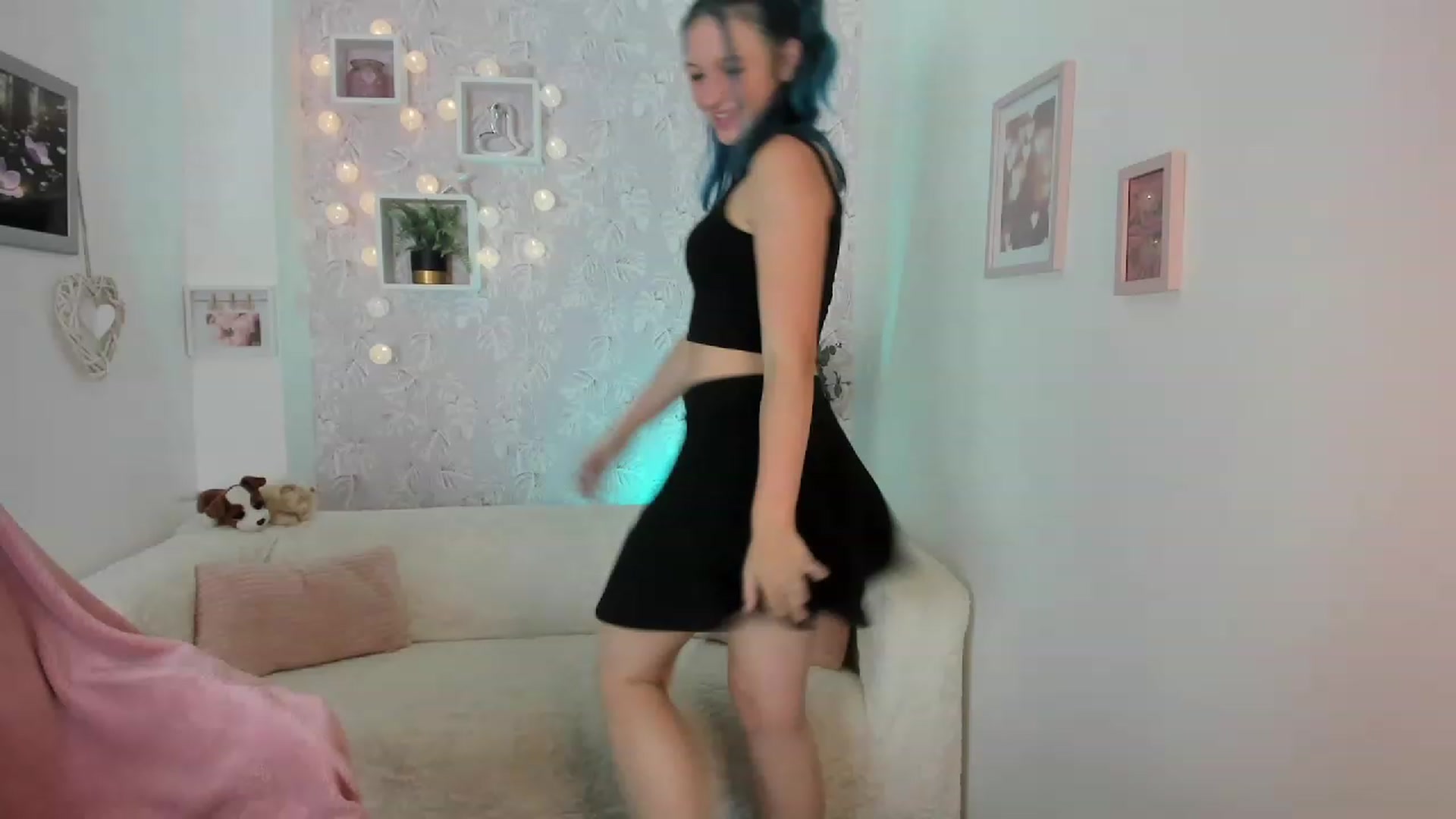 Gallery image thumbnail from Molly_Grey18's myfreecams stream on, 10/15/2023, 17:58 image 4 of 20