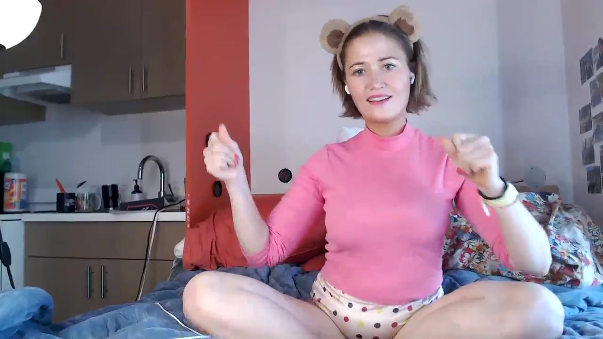 Gallery image thumbnail from Molly_Moans's myfreecams stream on, 10/21/2023, 16:35 image 6 of 20