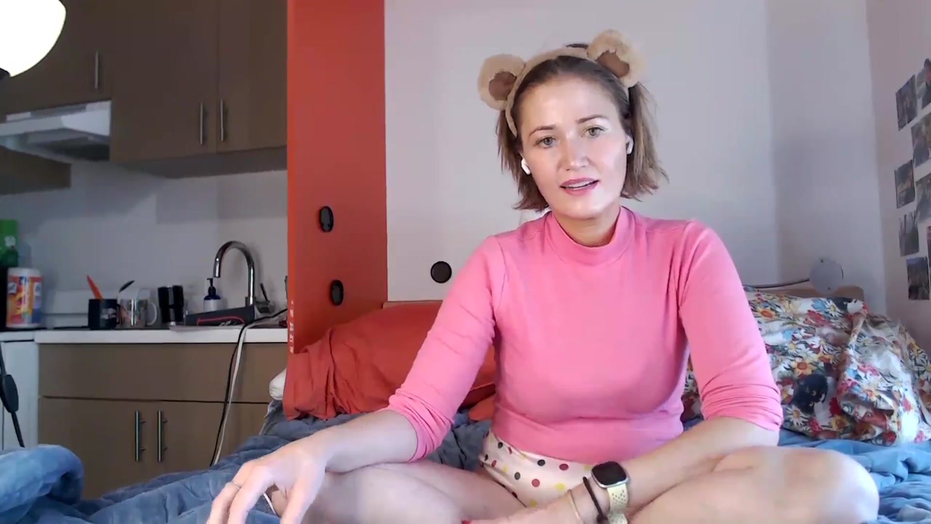 Gallery image thumbnail from Molly_Moans's myfreecams stream on, 10/21/2023, 16:35 image 12 of 20
