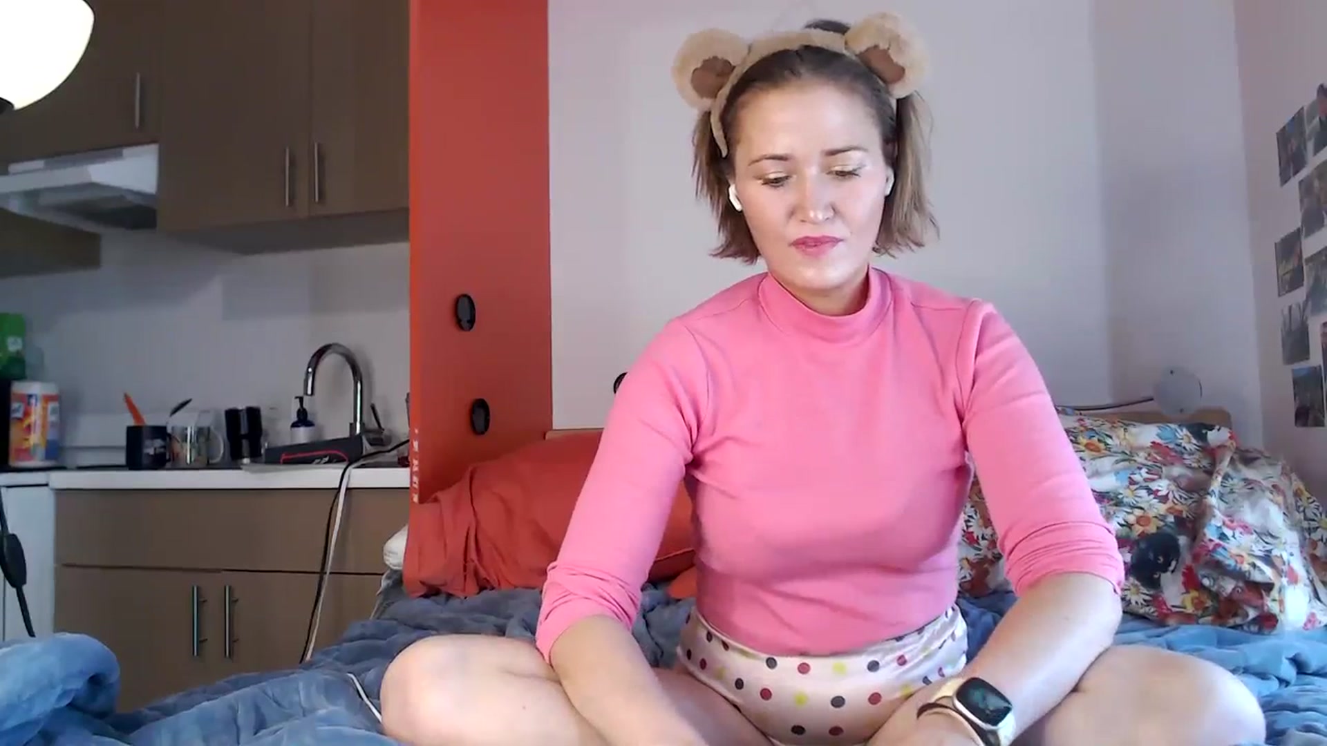 Gallery image thumbnail from Molly_Moans's myfreecams stream on, 10/21/2023, 16:35 image 5 of 20