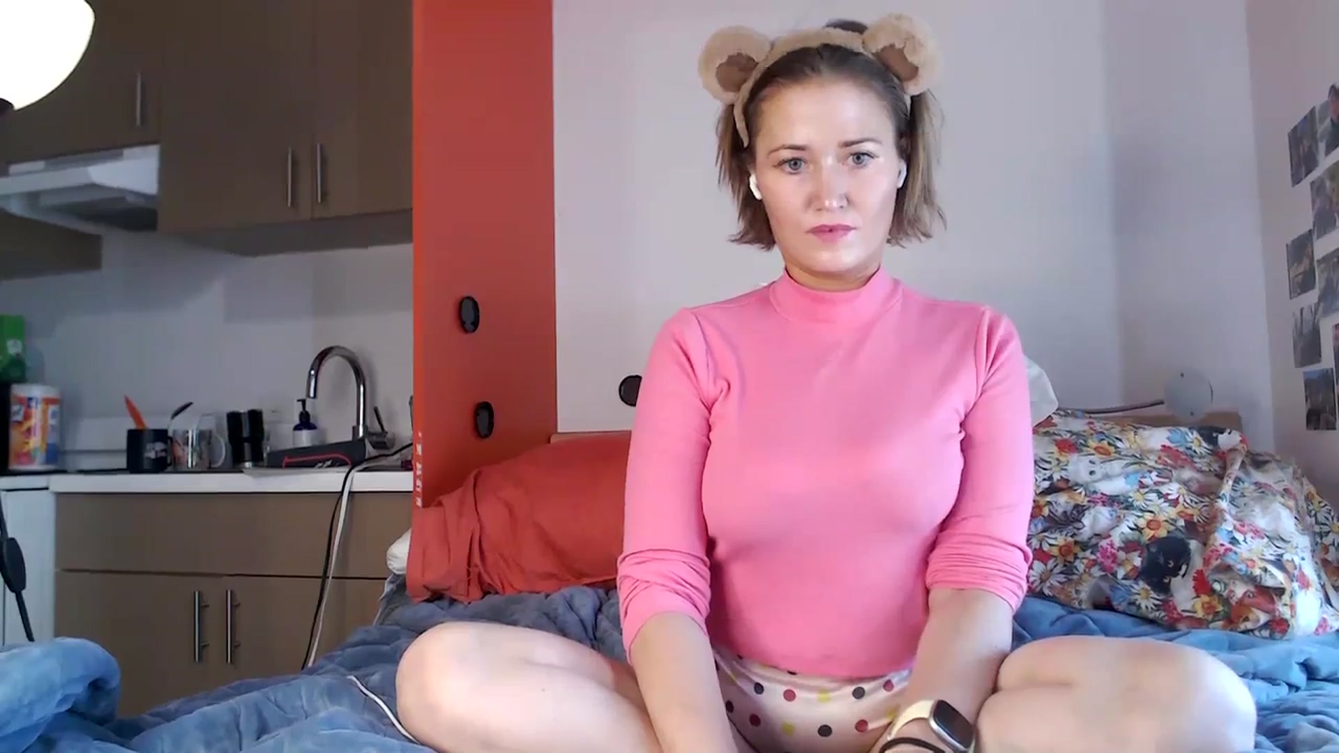 Gallery image thumbnail from Molly_Moans's myfreecams stream on, 10/21/2023, 16:35 image 17 of 20