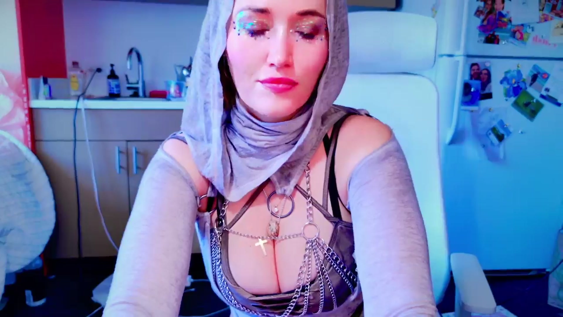 Gallery image thumbnail from Molly_Moans's myfreecams stream on, 04/07/2024, 19:49 image 14 of 20