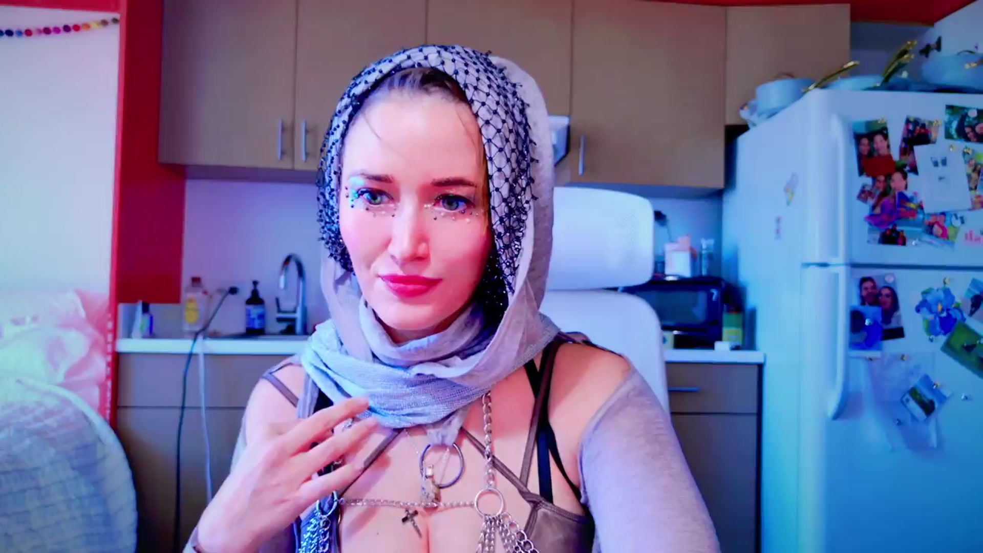 Gallery image thumbnail from Molly_Moans's myfreecams stream on, 04/07/2024, 19:49 image 1 of 20