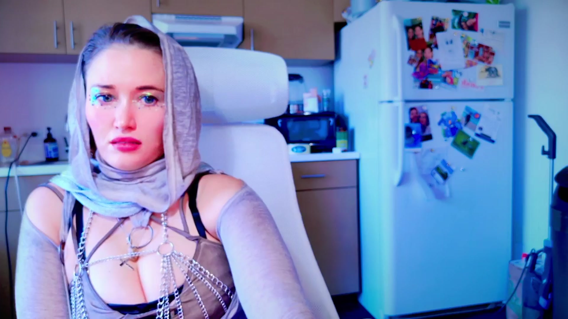 Gallery image thumbnail from Molly_Moans's myfreecams stream on, 04/07/2024, 19:49 image 3 of 20