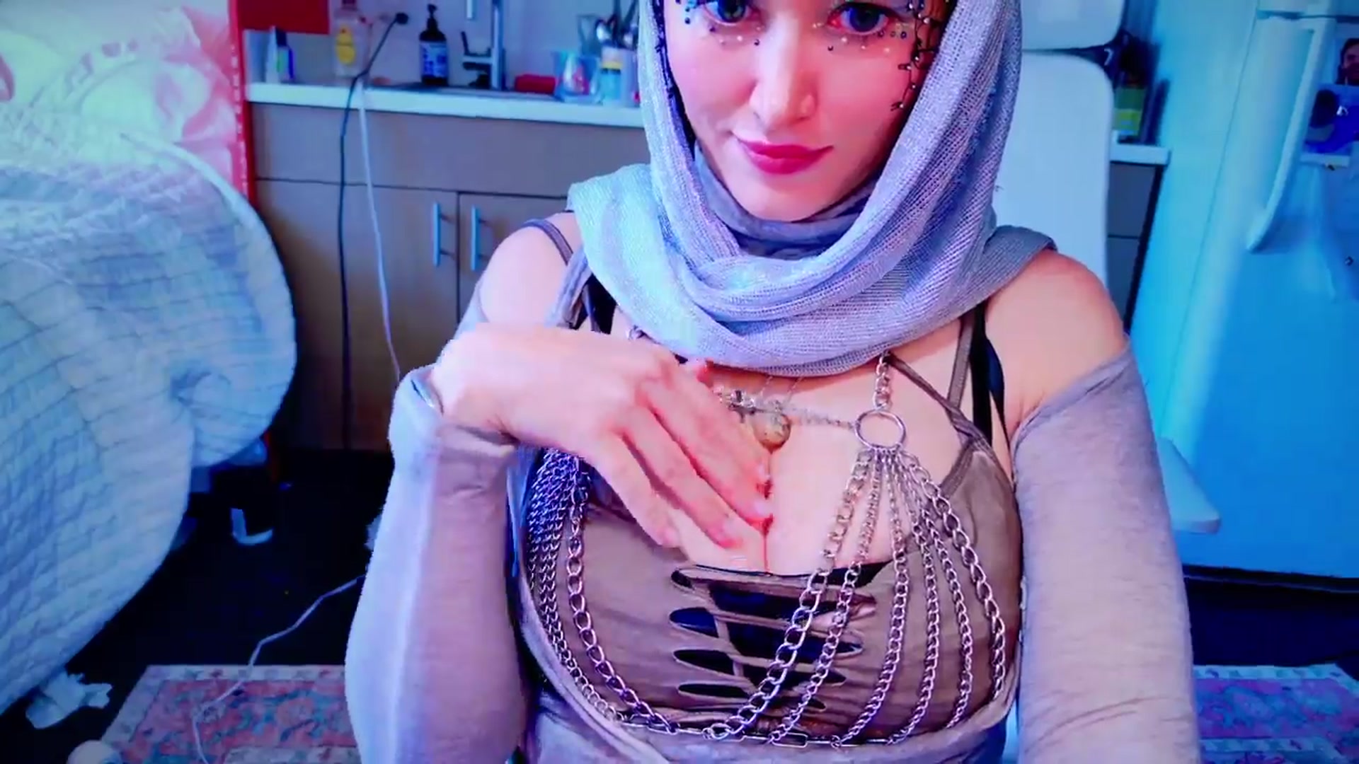 Gallery image thumbnail from Molly_Moans's myfreecams stream on, 04/07/2024, 19:49 image 8 of 20