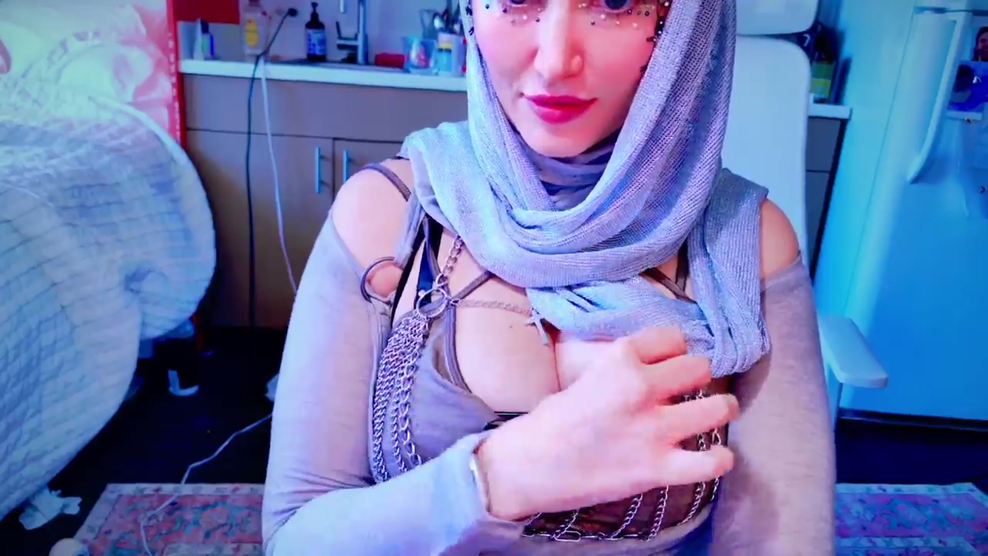 Gallery image thumbnail from Molly_Moans's myfreecams stream on, 04/07/2024, 19:49 image 7 of 20