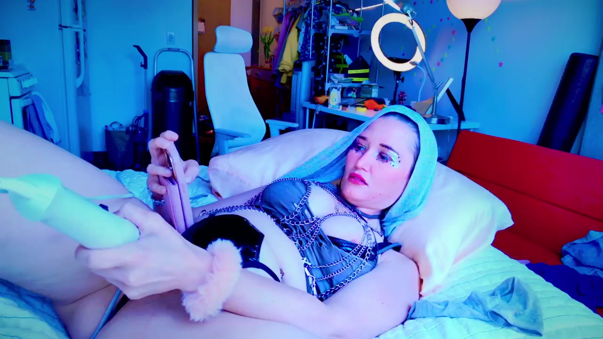 Gallery image thumbnail from Molly_Moans's myfreecams stream on, 04/07/2024, 20:44 image 18 of 20