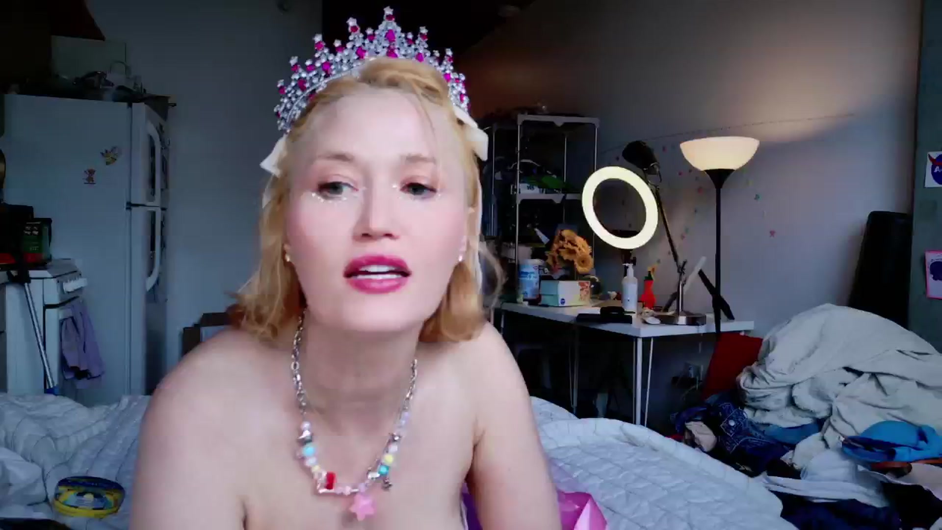 Gallery image thumbnail from Molly_Moans's myfreecams stream on, 04/27/2024, 24:51 image 7 of 20