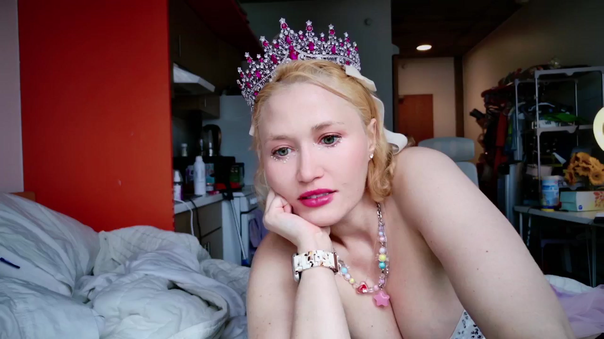 Gallery image thumbnail from Molly_Moans's myfreecams stream on, 04/27/2024, 01:17 image 4 of 20