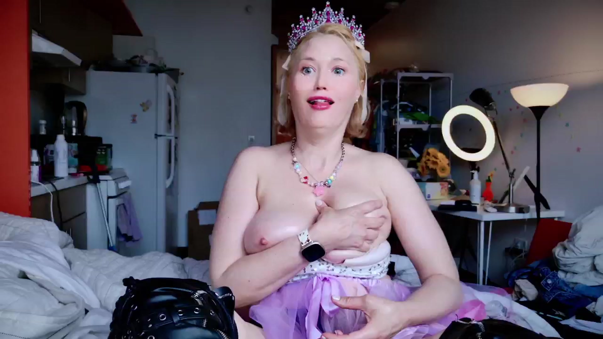 Gallery image thumbnail from Molly_Moans's myfreecams stream on, 04/27/2024, 01:17 image 10 of 20