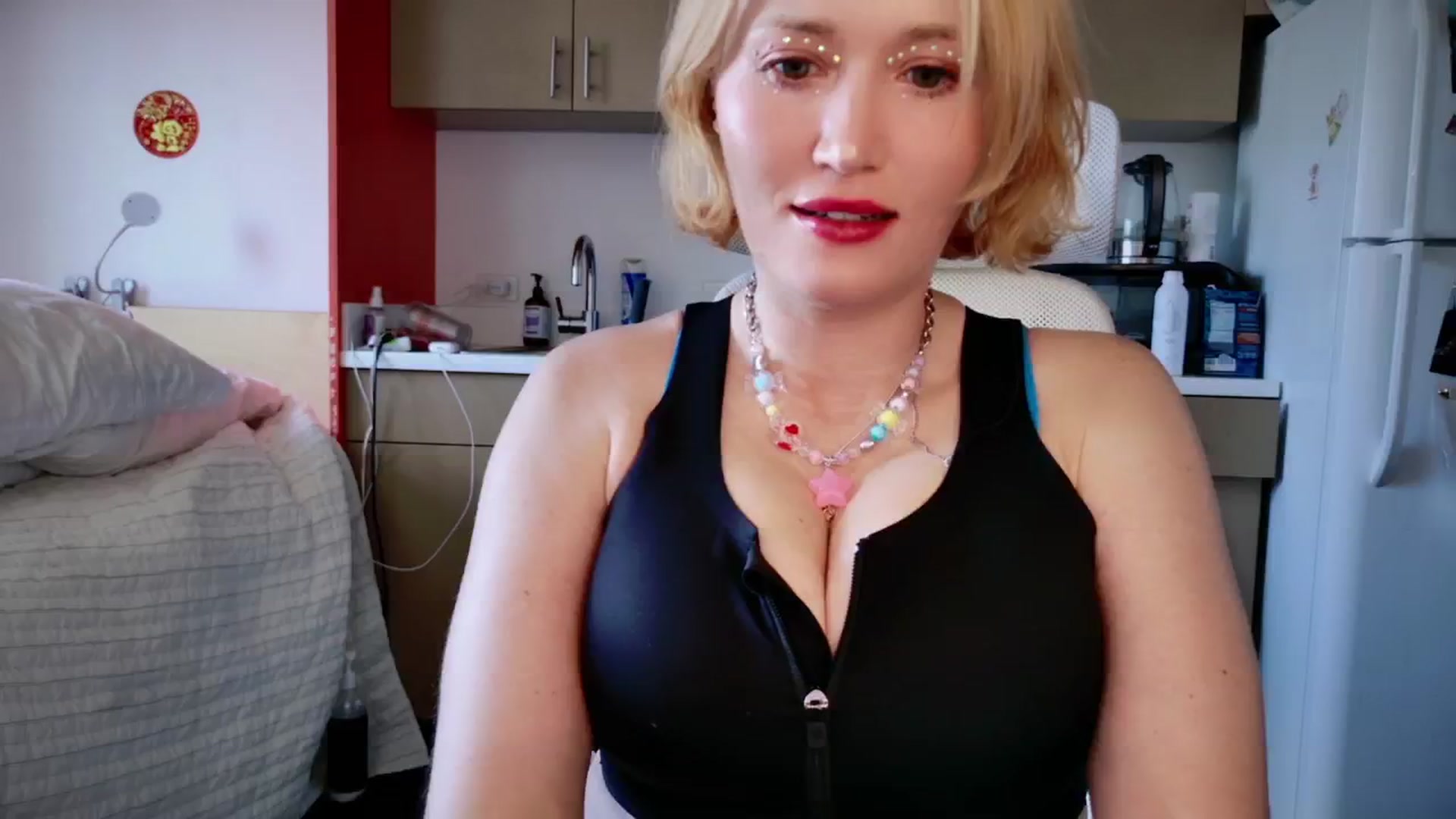 Gallery image thumbnail from Molly_Moans's myfreecams stream on, 04/27/2024, 20:19 image 12 of 20