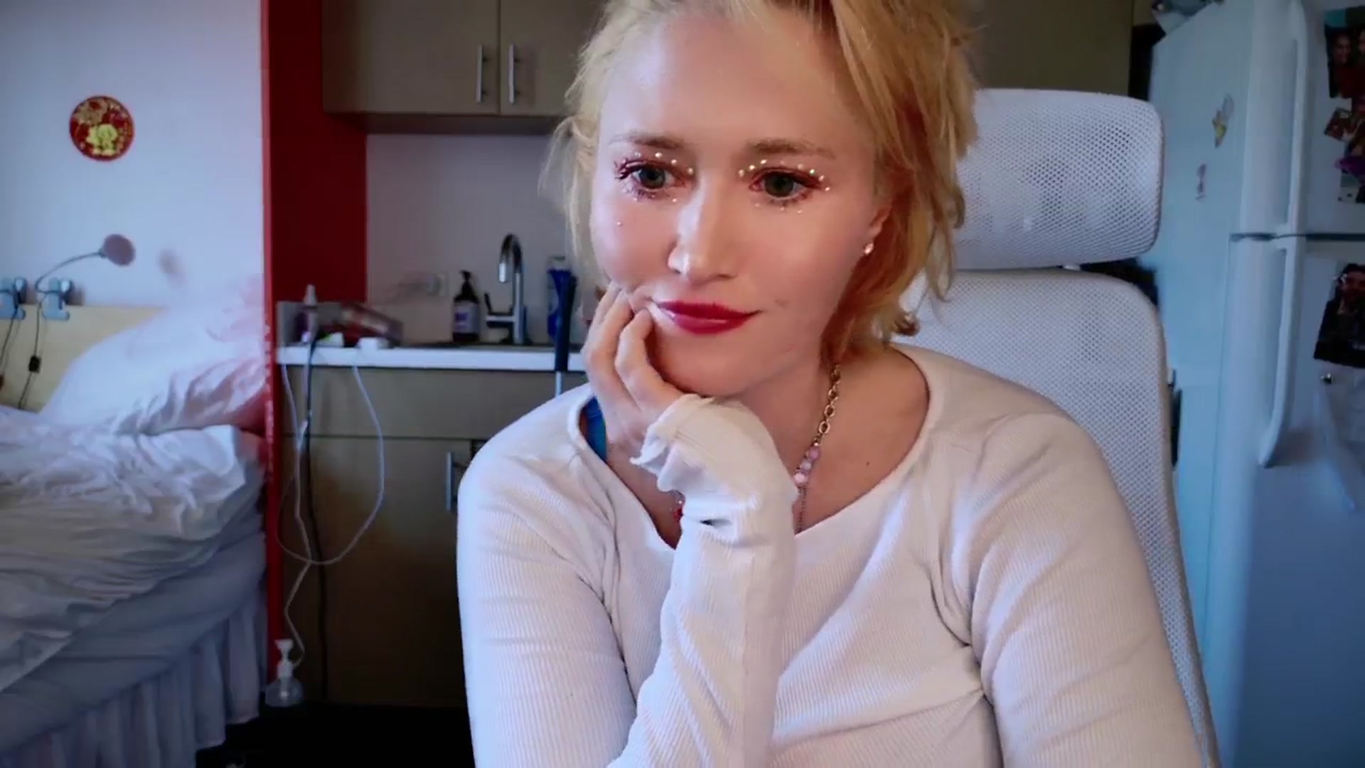 Gallery image thumbnail from Molly_Moans's myfreecams stream on, 04/27/2024, 21:18 image 14 of 20
