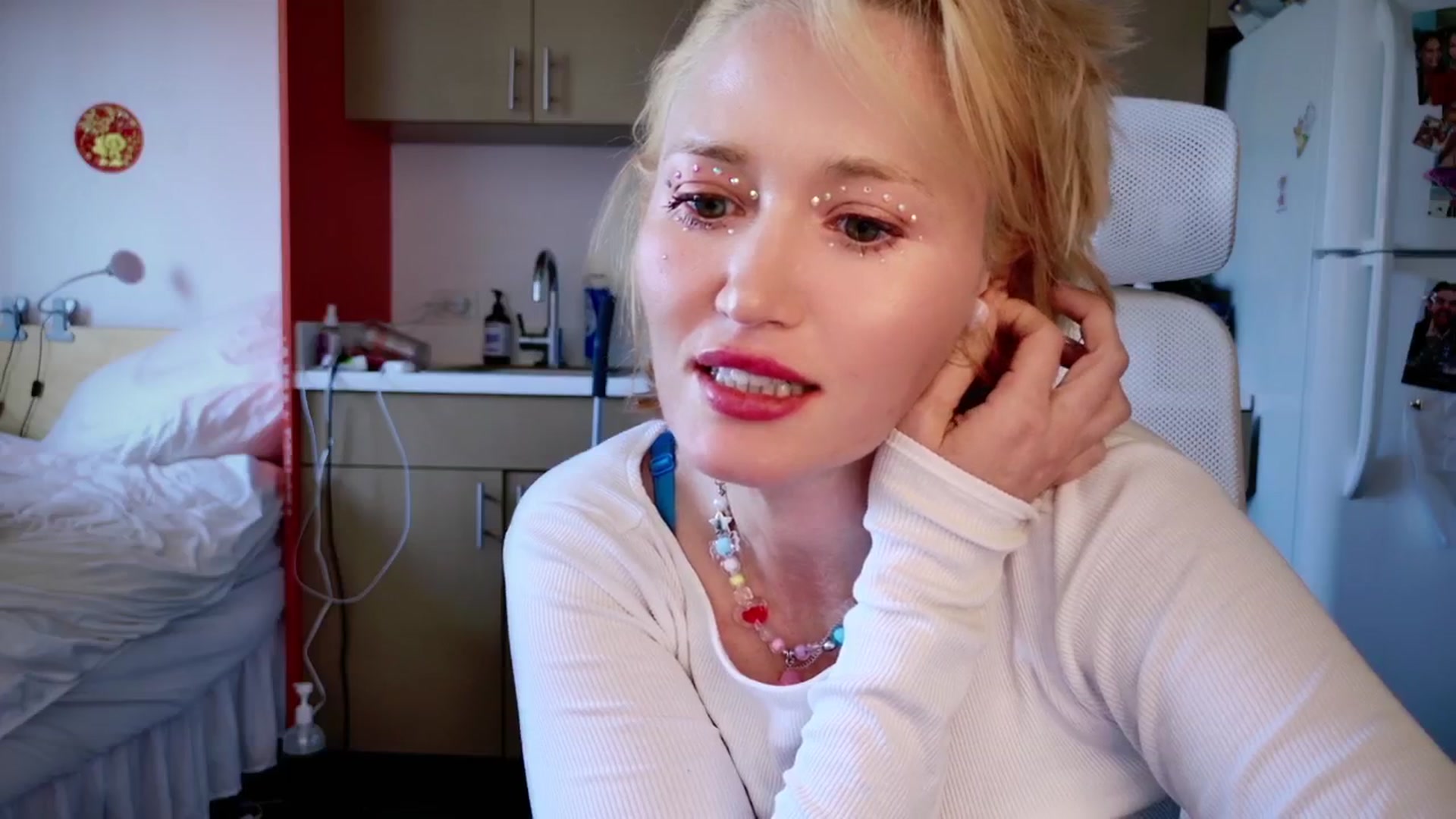 Gallery image thumbnail from Molly_Moans's myfreecams stream on, 04/27/2024, 21:18 image 16 of 20