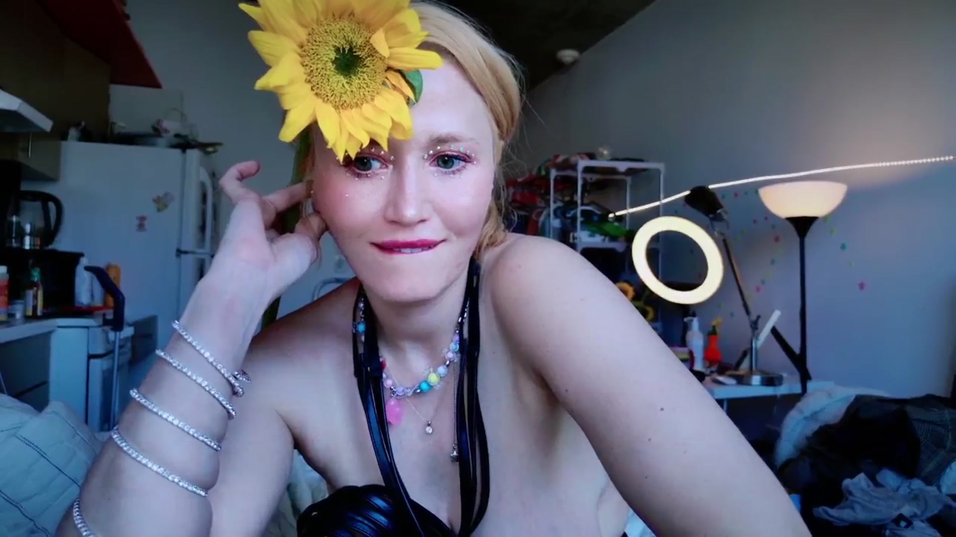 Gallery image thumbnail from Molly_Moans's myfreecams stream on, 04/27/2024, 23:19 image 10 of 20