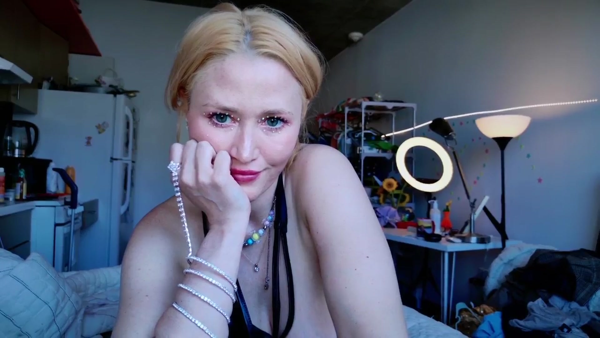 Gallery image thumbnail from Molly_Moans's myfreecams stream on, 04/27/2024, 23:19 image 9 of 20