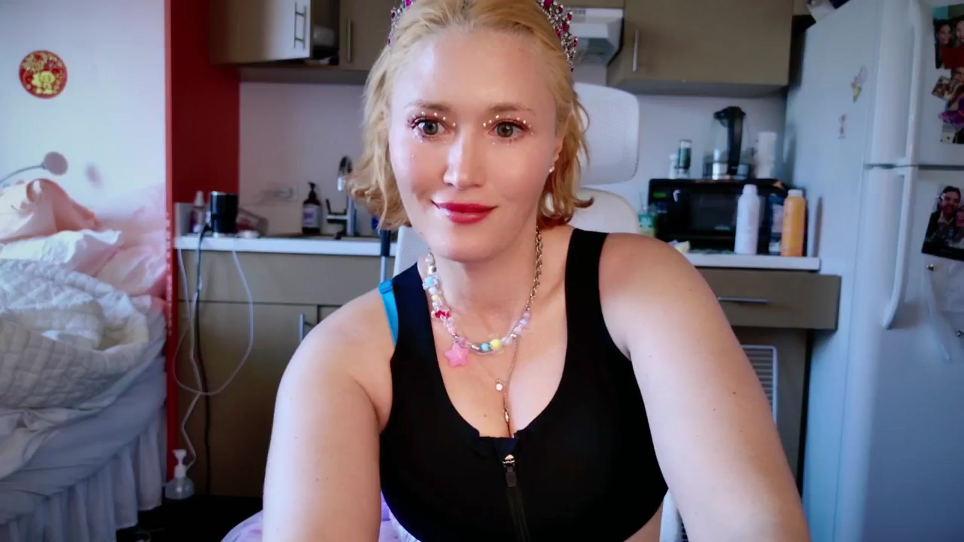 Gallery image thumbnail from Molly_Moans's myfreecams stream on, 04/27/2024, 23:19 image 4 of 20