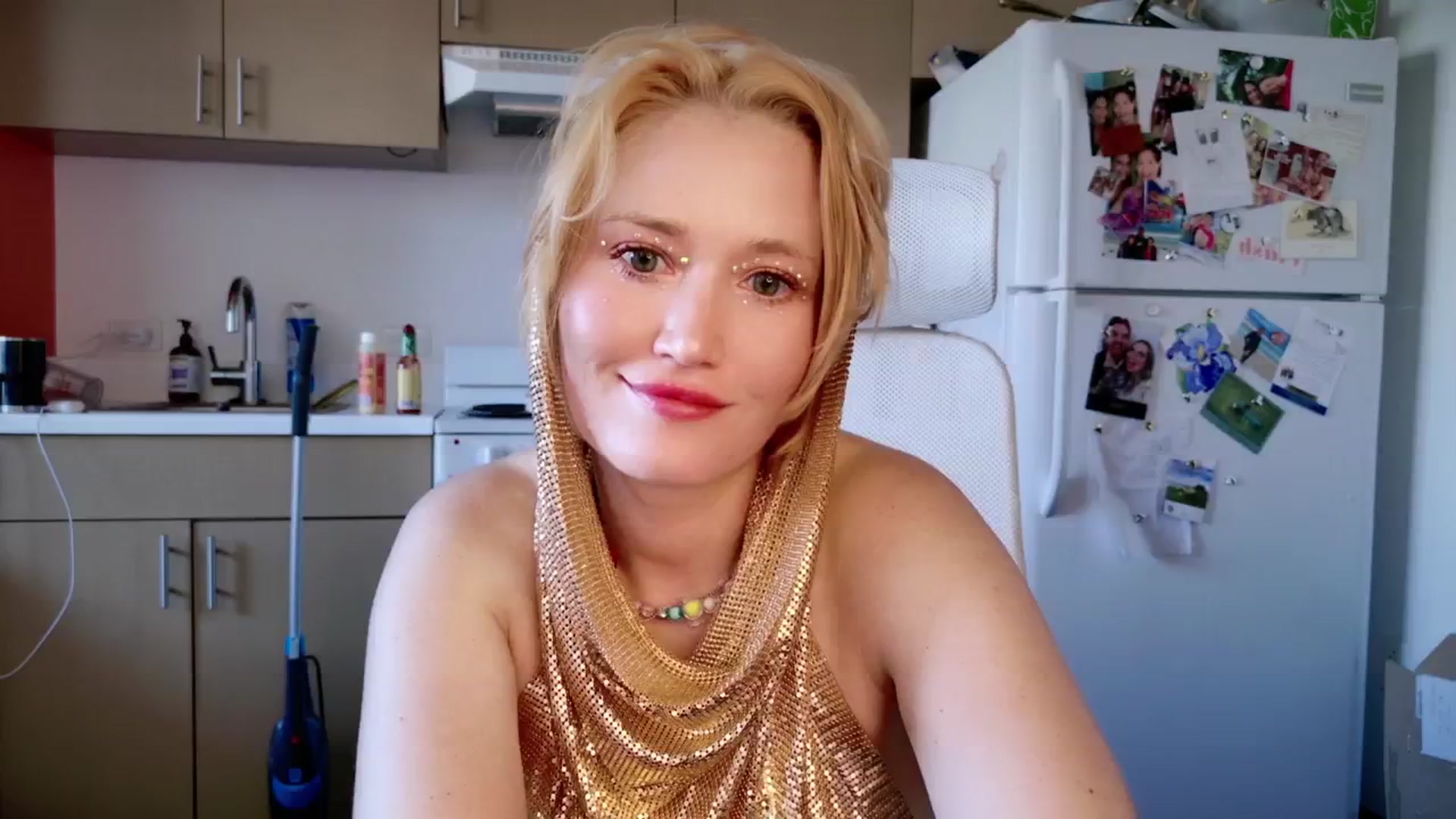 Gallery image thumbnail from Molly_Moans's myfreecams stream on, 04/28/2024, 24:11 image 11 of 20