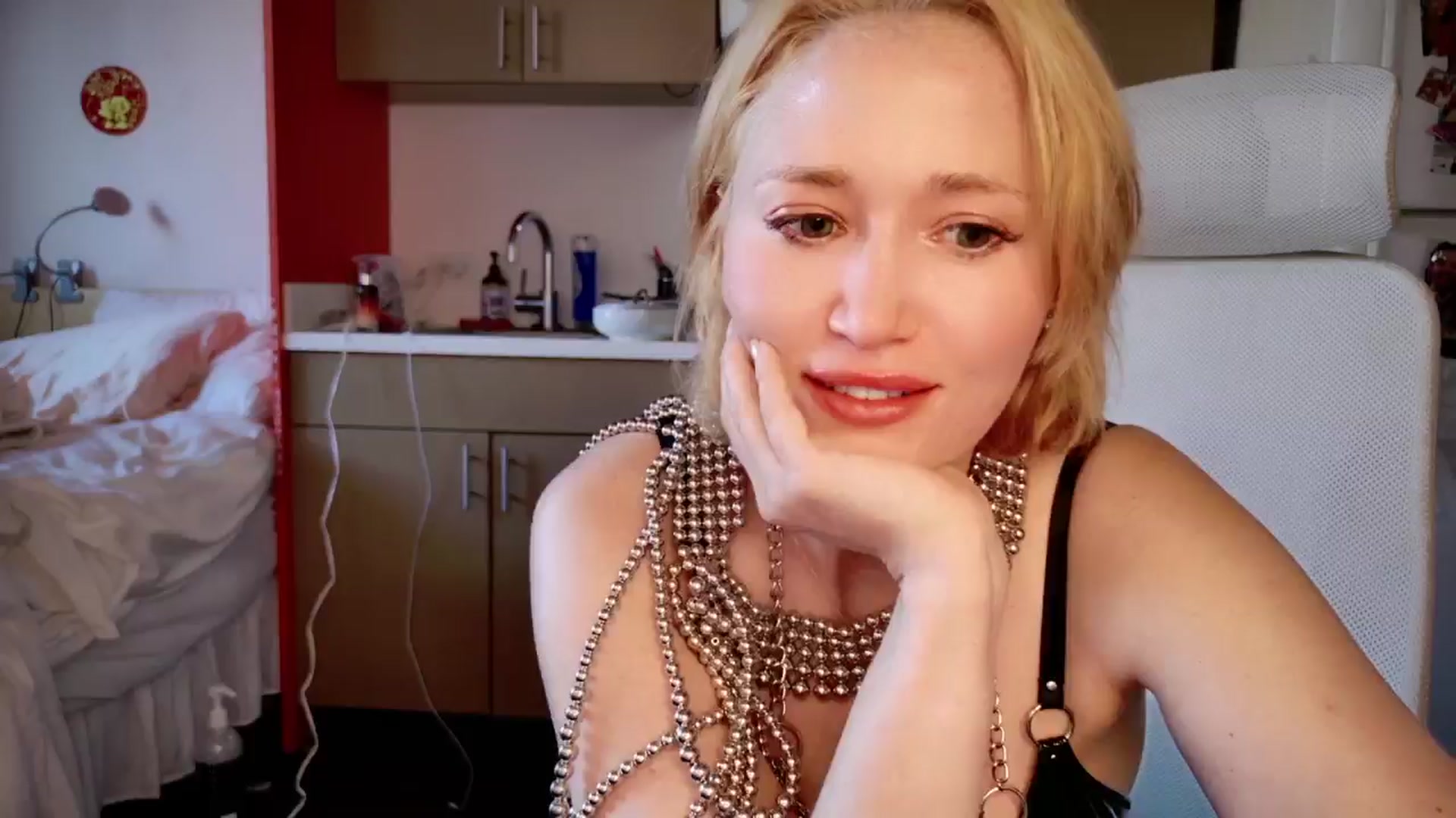 Gallery image thumbnail from Molly_Moans's myfreecams stream on, 04/30/2024, 02:15 image 12 of 20