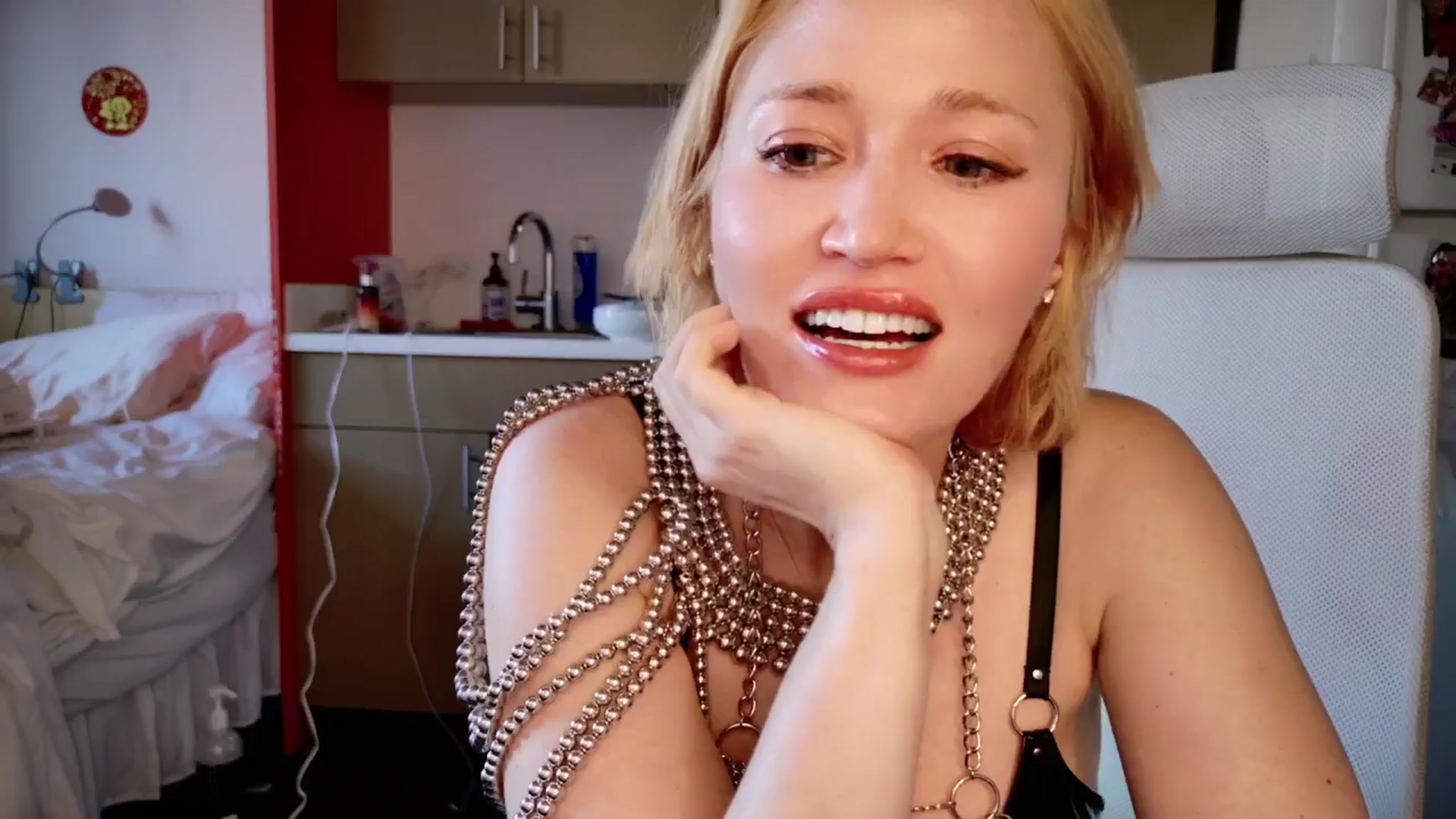Gallery image thumbnail from Molly_Moans's myfreecams stream on, 04/30/2024, 02:15 image 6 of 20