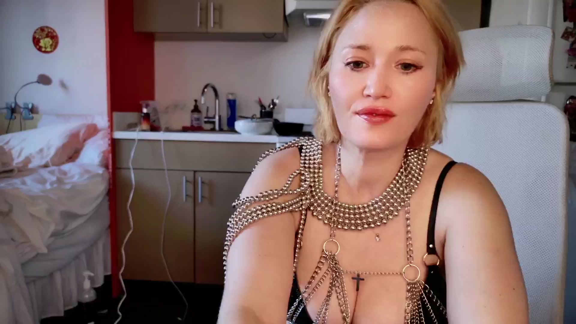 Gallery image thumbnail from Molly_Moans's myfreecams stream on, 04/30/2024, 02:15 image 3 of 20
