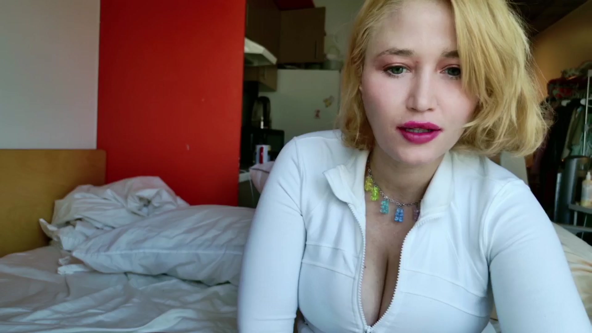Gallery image thumbnail from Molly_Moans's myfreecams stream on, 05/19/2024, 20:40 image 7 of 20