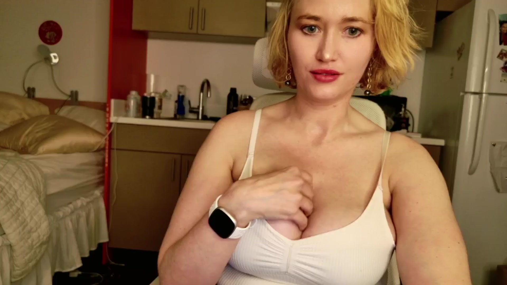 Gallery image thumbnail from Molly_Moans's myfreecams stream on, 06/01/2024, 12:35 image 15 of 20