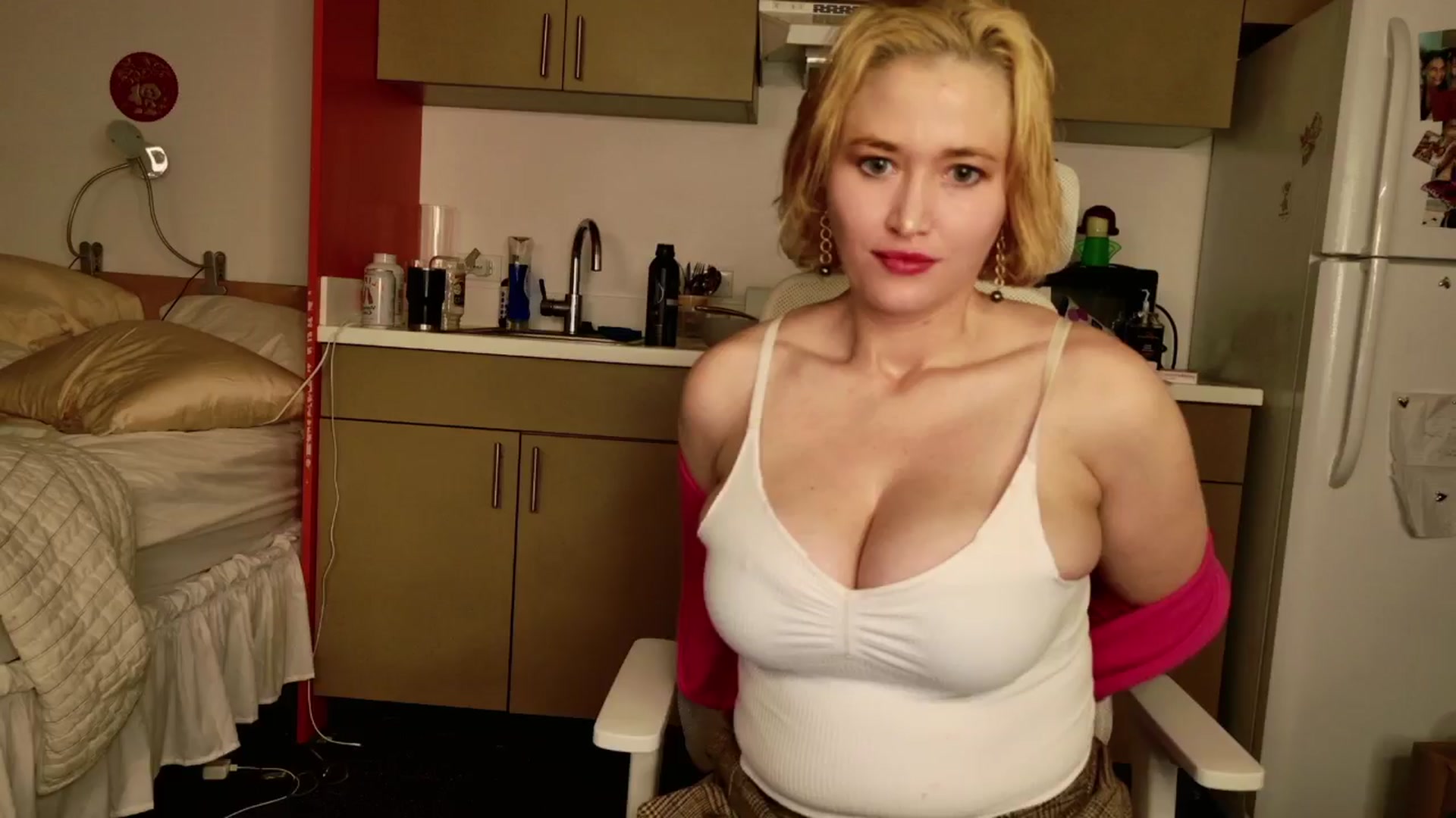 Gallery image thumbnail from Molly_Moans's myfreecams stream on, 06/01/2024, 12:35 image 6 of 20