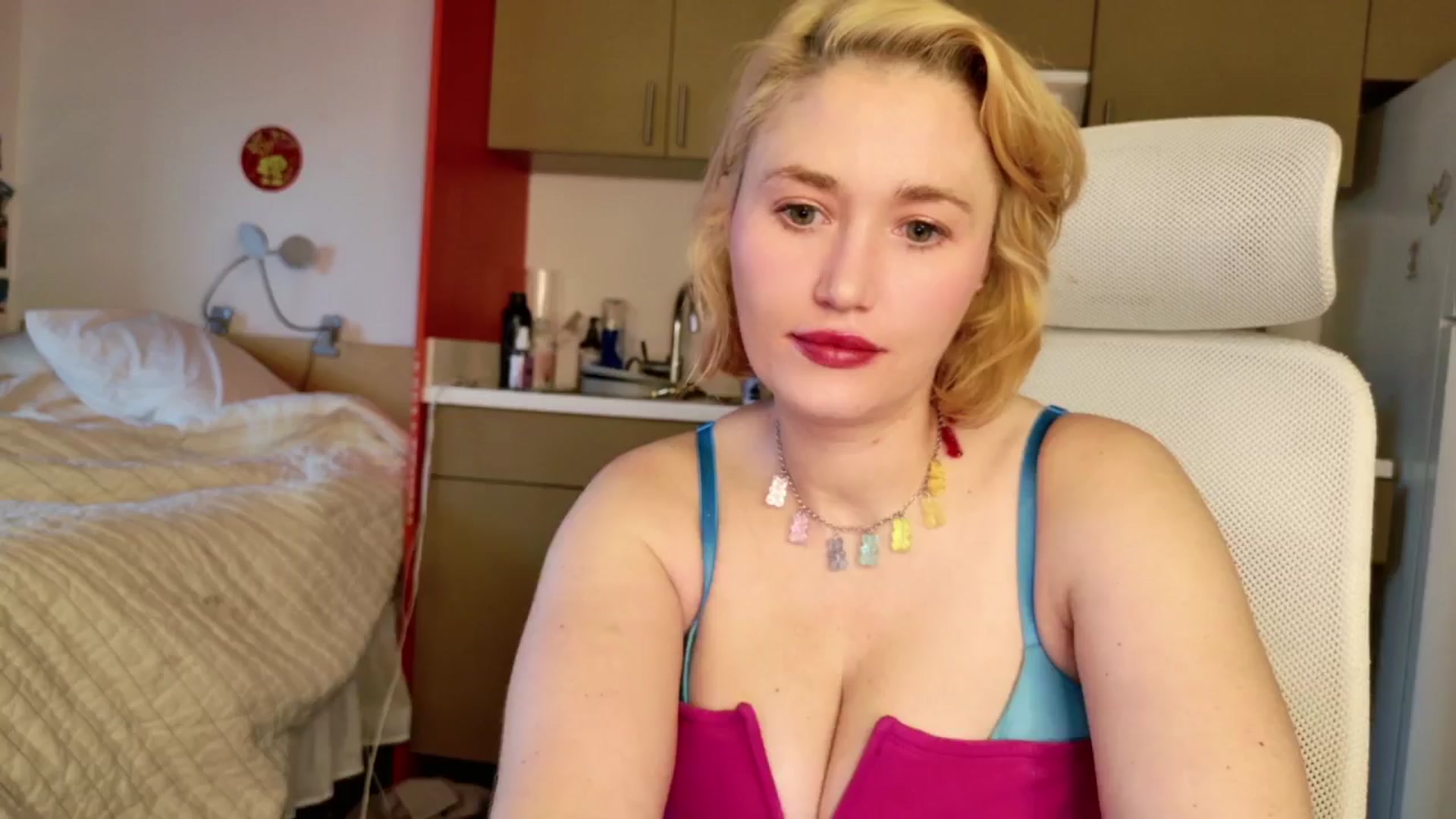 Gallery image thumbnail from Molly_Moans's myfreecams stream on, 06/05/2024, 13:17 image 15 of 20