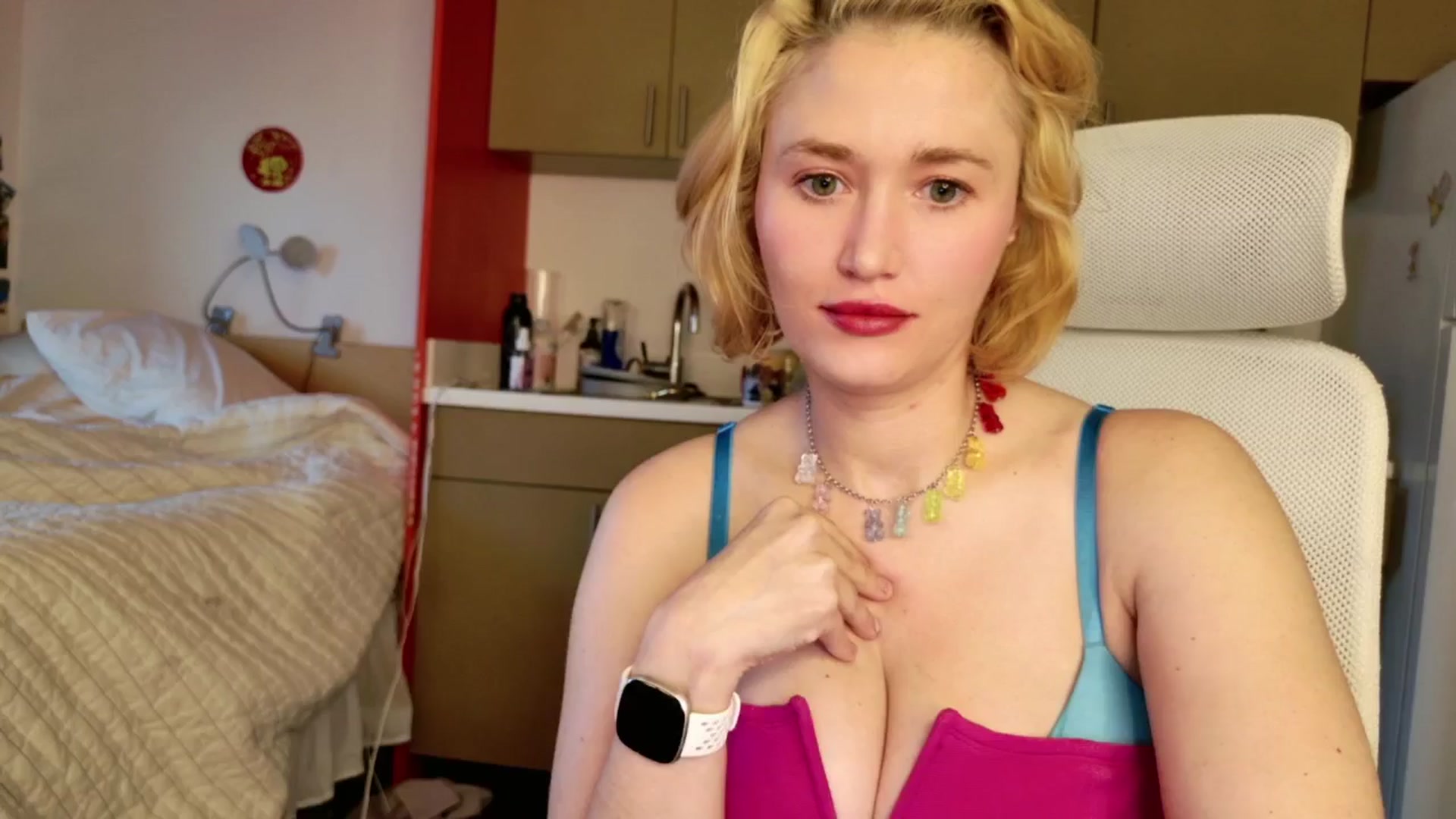 Gallery image thumbnail from Molly_Moans's myfreecams stream on, 06/05/2024, 13:17 image 12 of 20