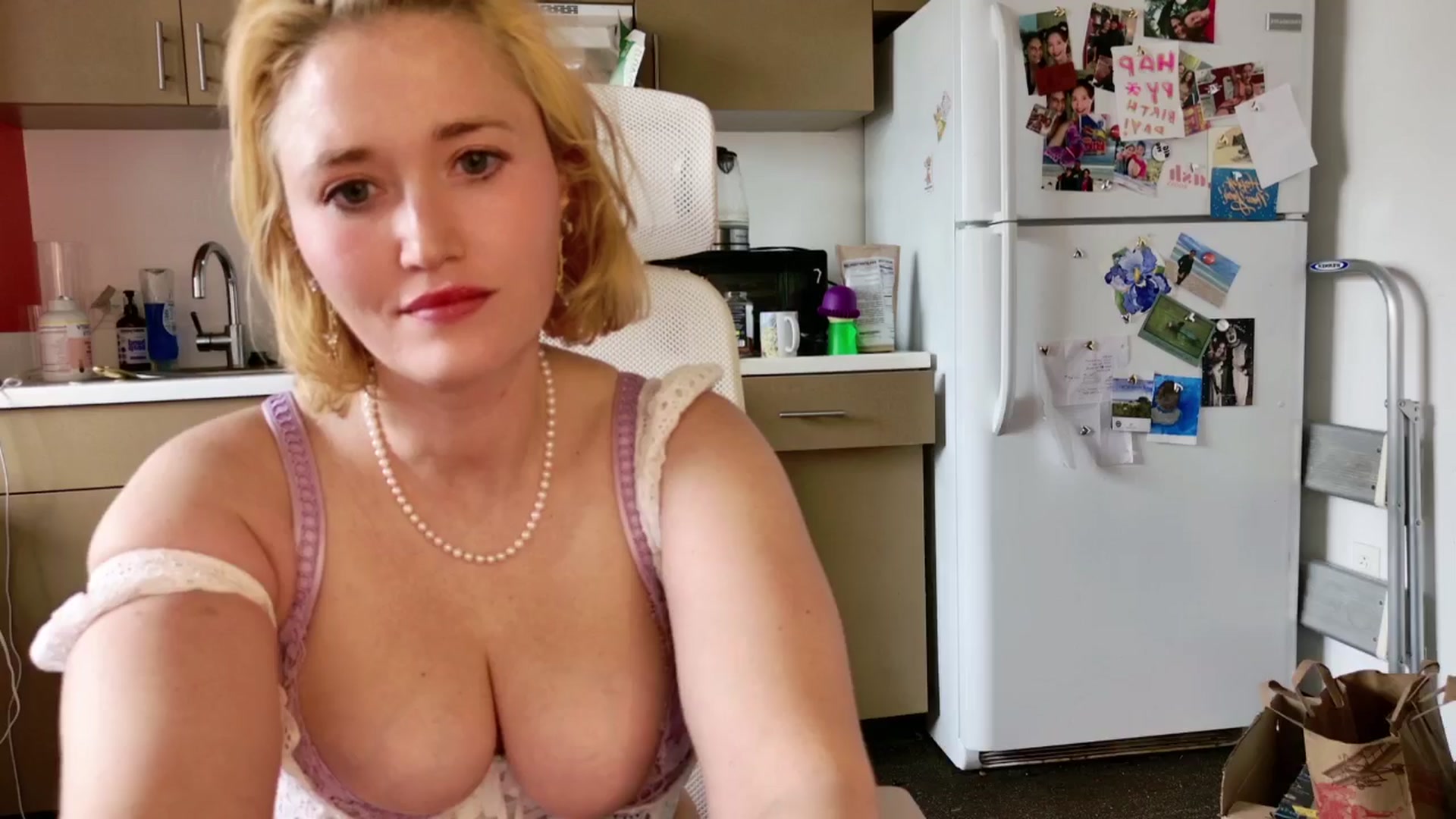 Gallery image thumbnail from Molly_Moans's myfreecams stream on, 06/06/2024, 19:31 image 20 of 20