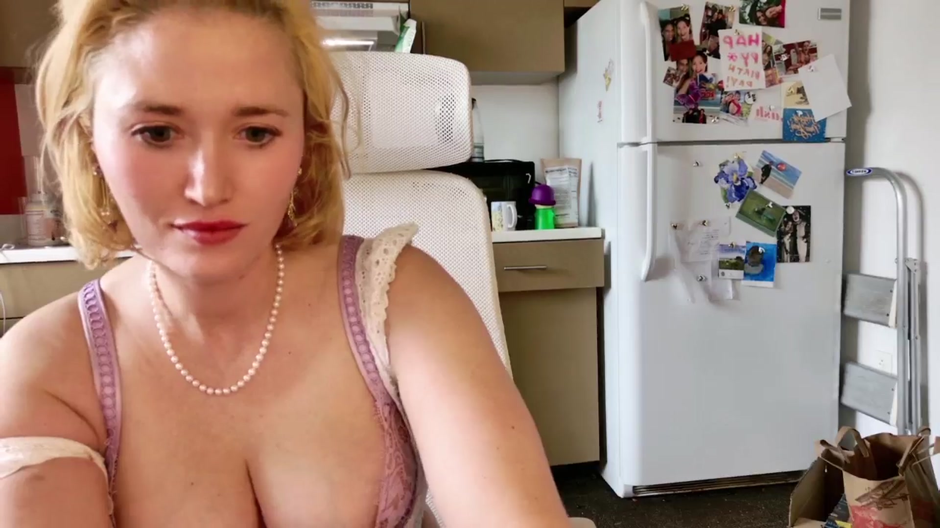 Gallery image thumbnail from Molly_Moans's myfreecams stream on, 06/06/2024, 19:31 image 19 of 20
