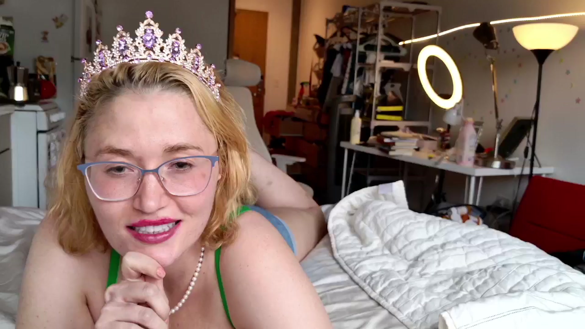 Gallery image thumbnail from Molly_Moans's myfreecams stream on, 06/12/2024, 24:01 image 17 of 20