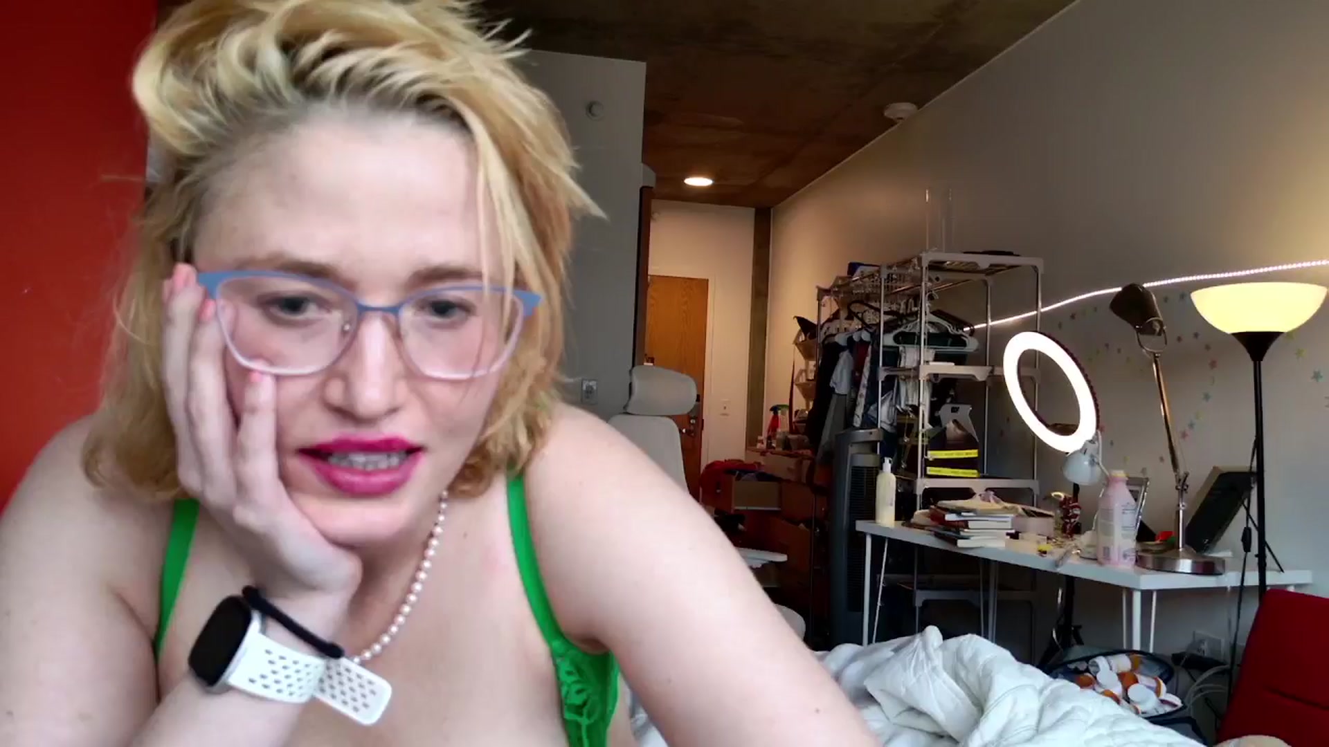 Gallery image thumbnail from Molly_Moans's myfreecams stream on, 06/12/2024, 24:29 image 18 of 20