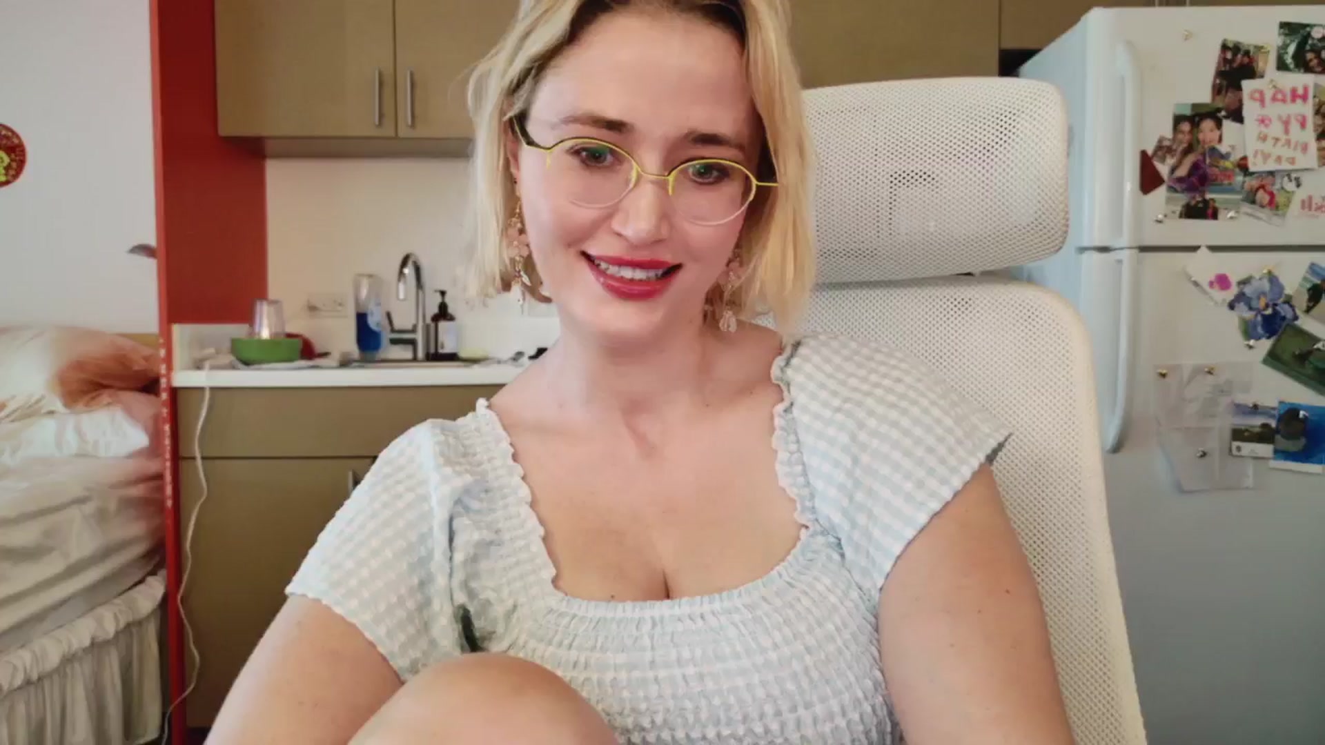 Gallery image thumbnail from Molly_Moans's myfreecams stream on, 09/08/2024, 20:10 image 10 of 20