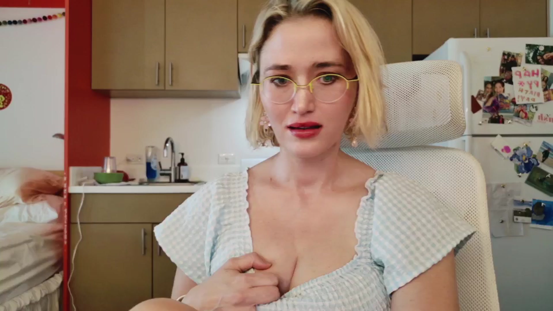 Gallery image thumbnail from Molly_Moans's myfreecams stream on, 09/08/2024, 20:10 image 9 of 20