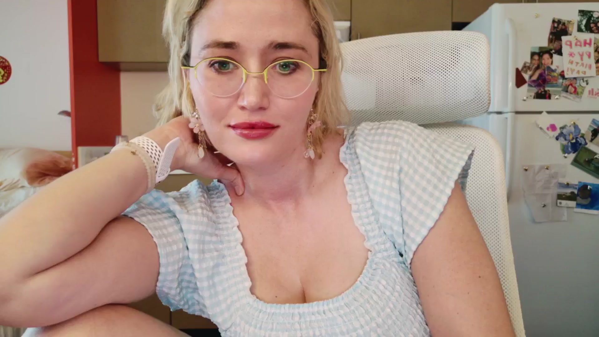 Gallery image thumbnail from Molly_Moans's myfreecams stream on, 09/08/2024, 20:10 image 11 of 20