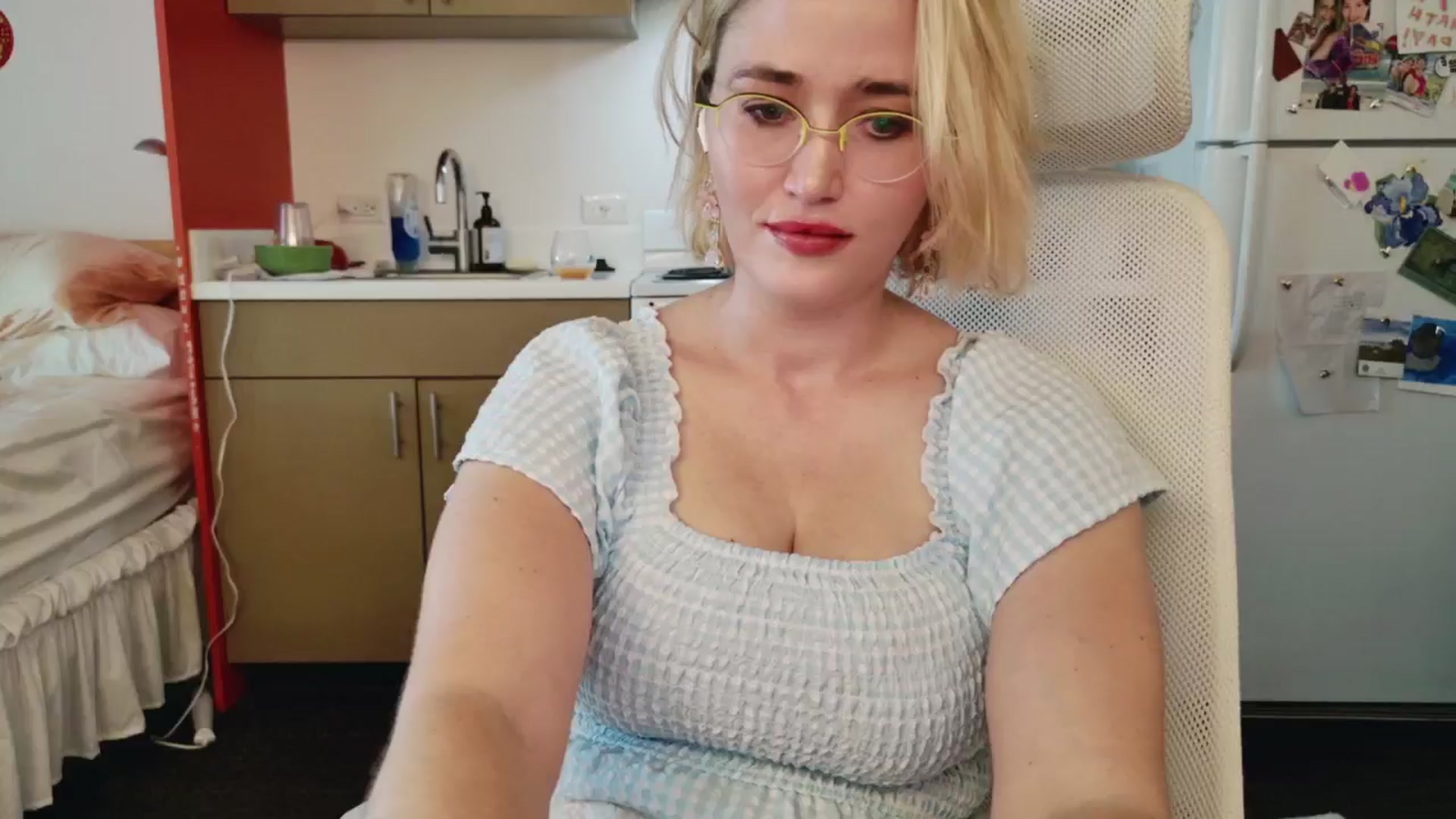 Gallery image thumbnail from Molly_Moans's myfreecams stream on, 09/08/2024, 20:10 image 4 of 20