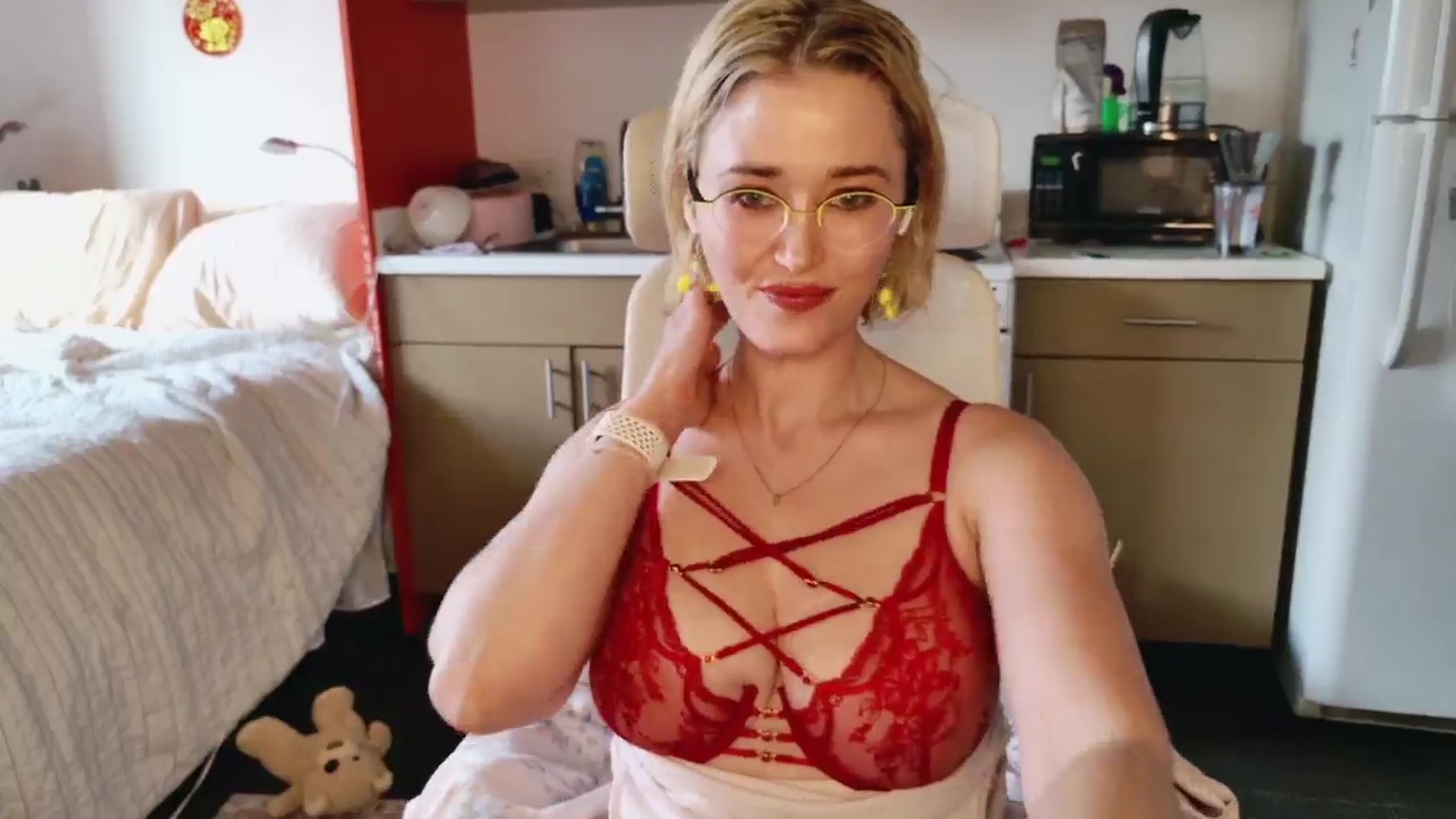 Gallery image thumbnail from Molly_Moans's myfreecams stream on, 09/14/2024, 24:07 image 14 of 20