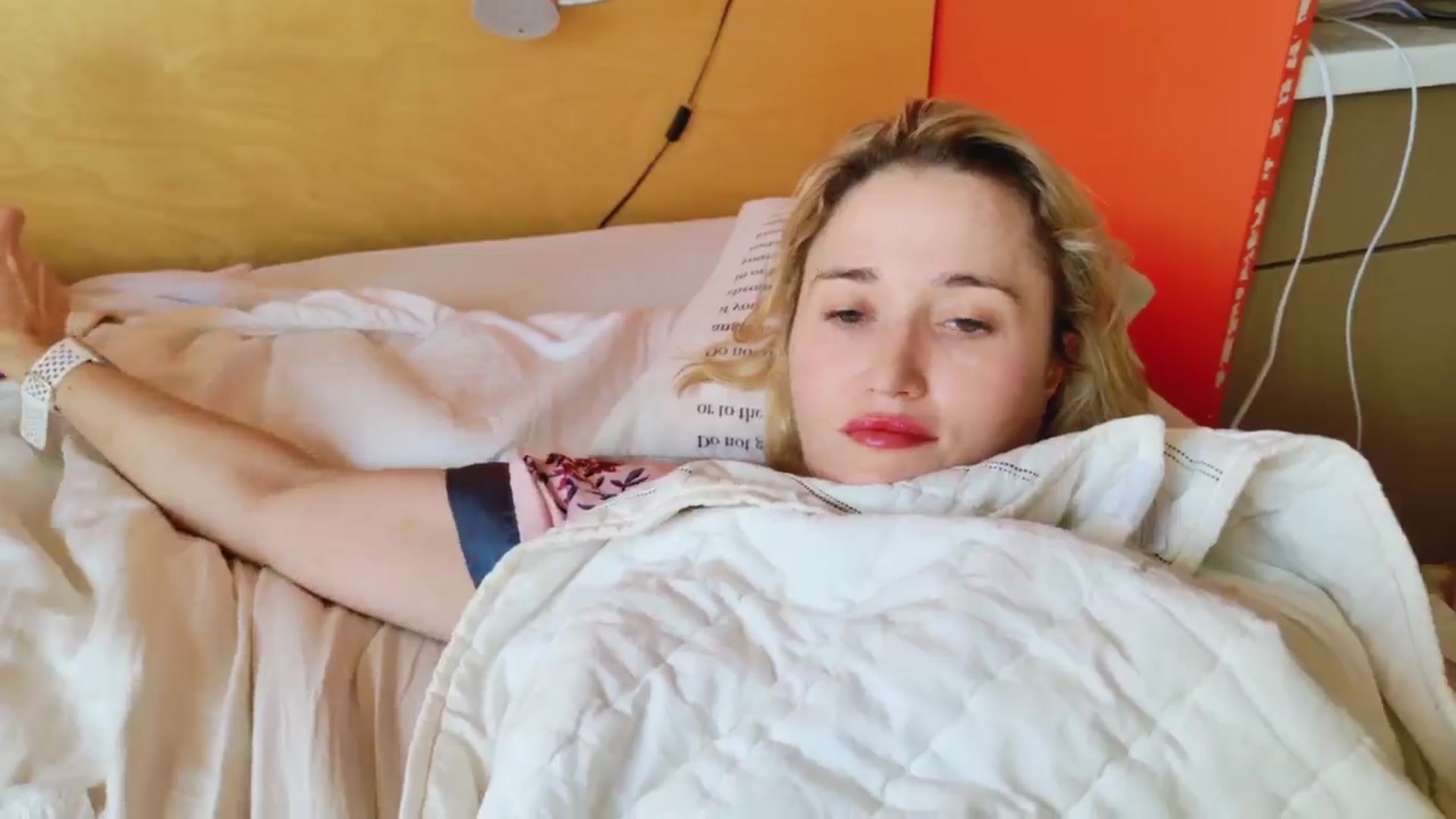 Gallery image thumbnail from Molly_Moans's myfreecams stream on, 09/28/2024, 18:14 image 7 of 20