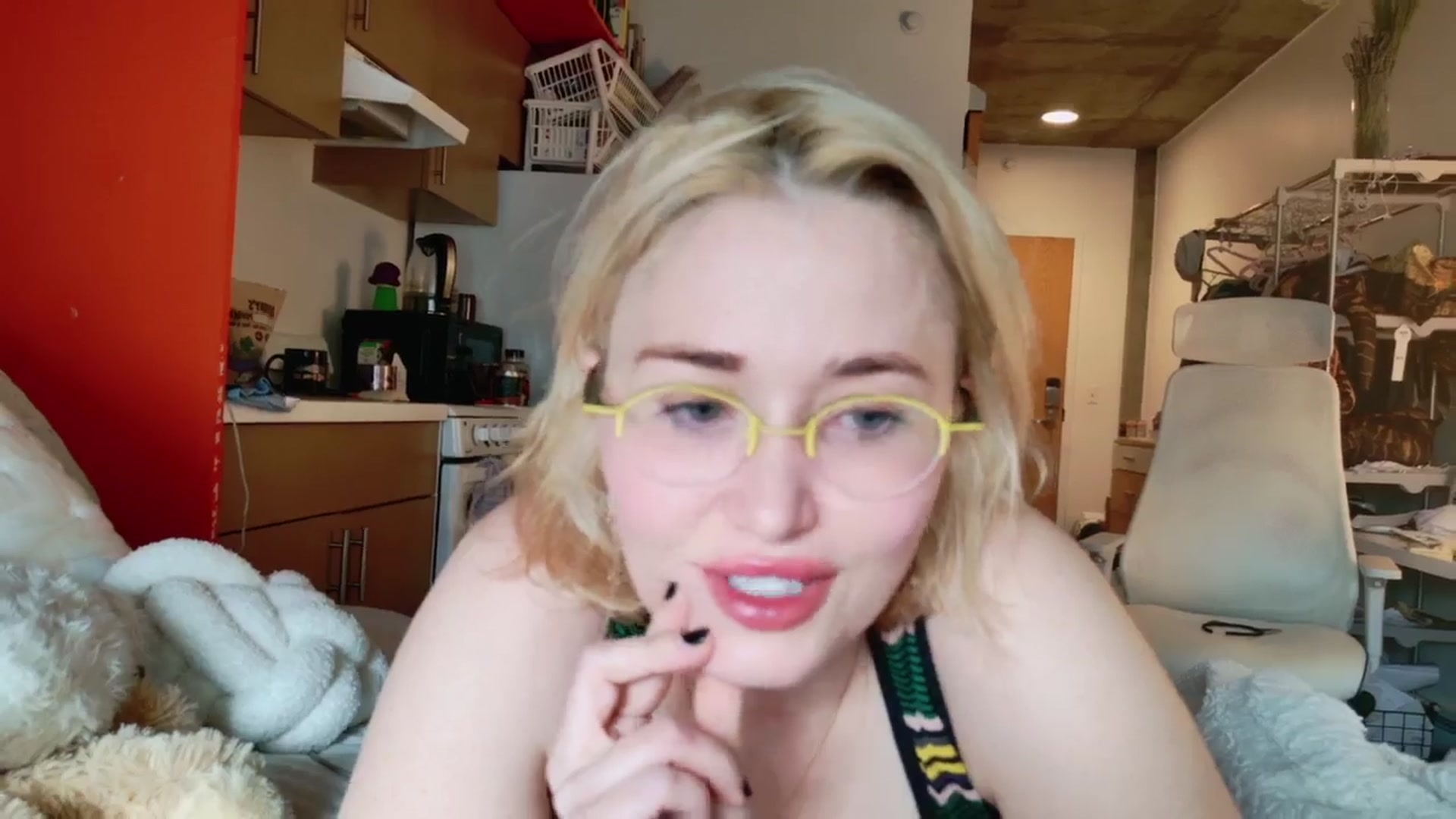 Gallery image thumbnail from Molly_Moans's myfreecams stream on, 11/18/2024, 18:17 image 4 of 20