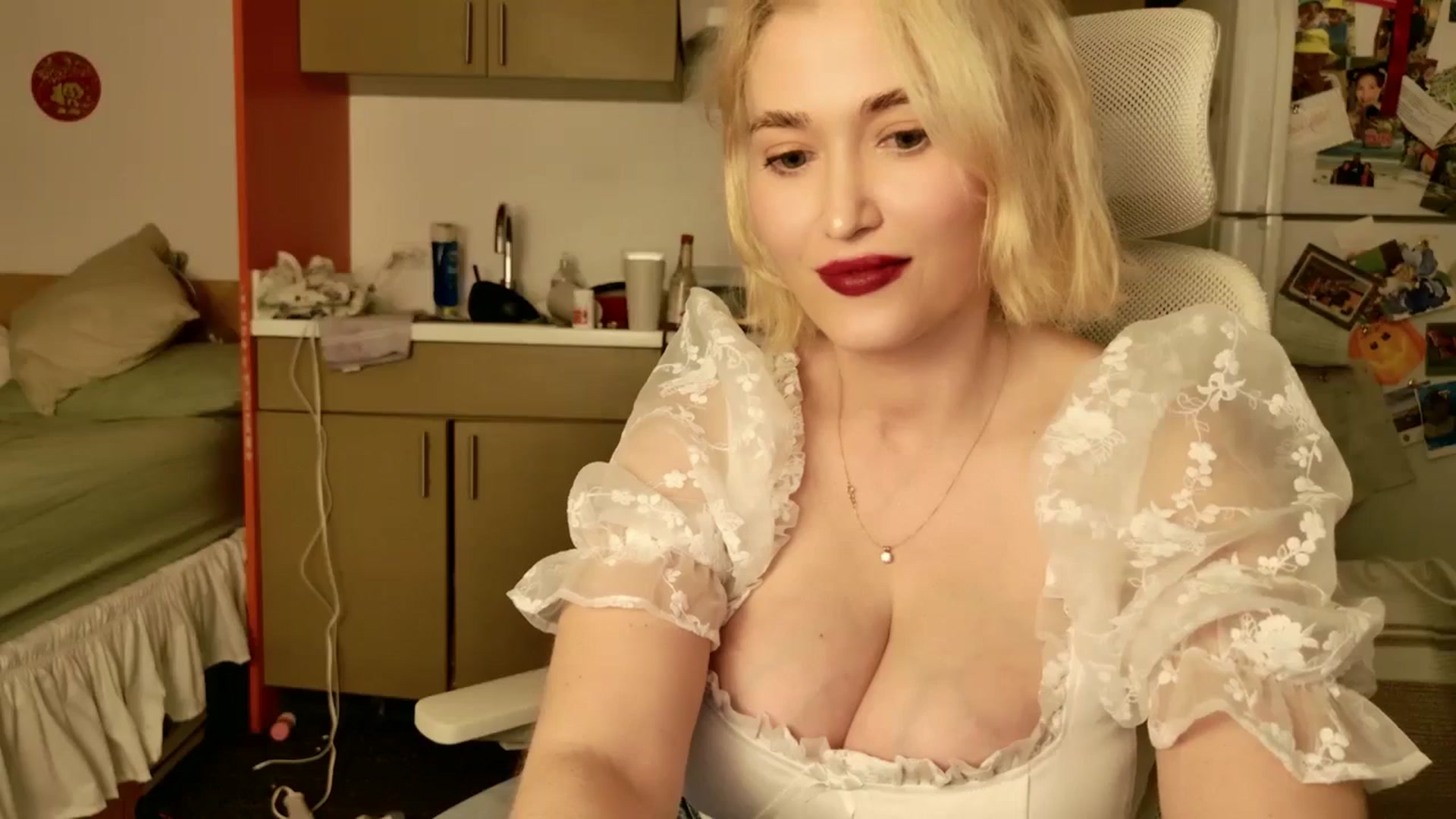 Gallery image thumbnail from Molly_Moans's myfreecams stream on, 02/06/2025, 03:10 image 5 of 20