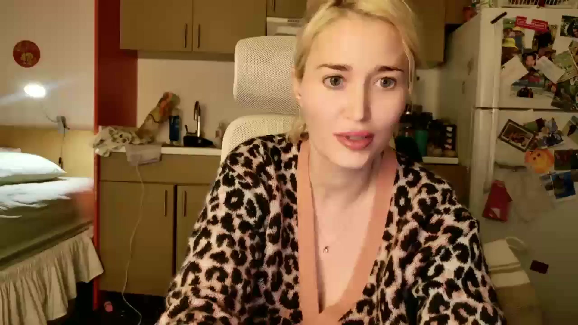 Gallery image thumbnail from Molly_Moans's myfreecams stream on, 02/06/2025, 15:40 image 2 of 20