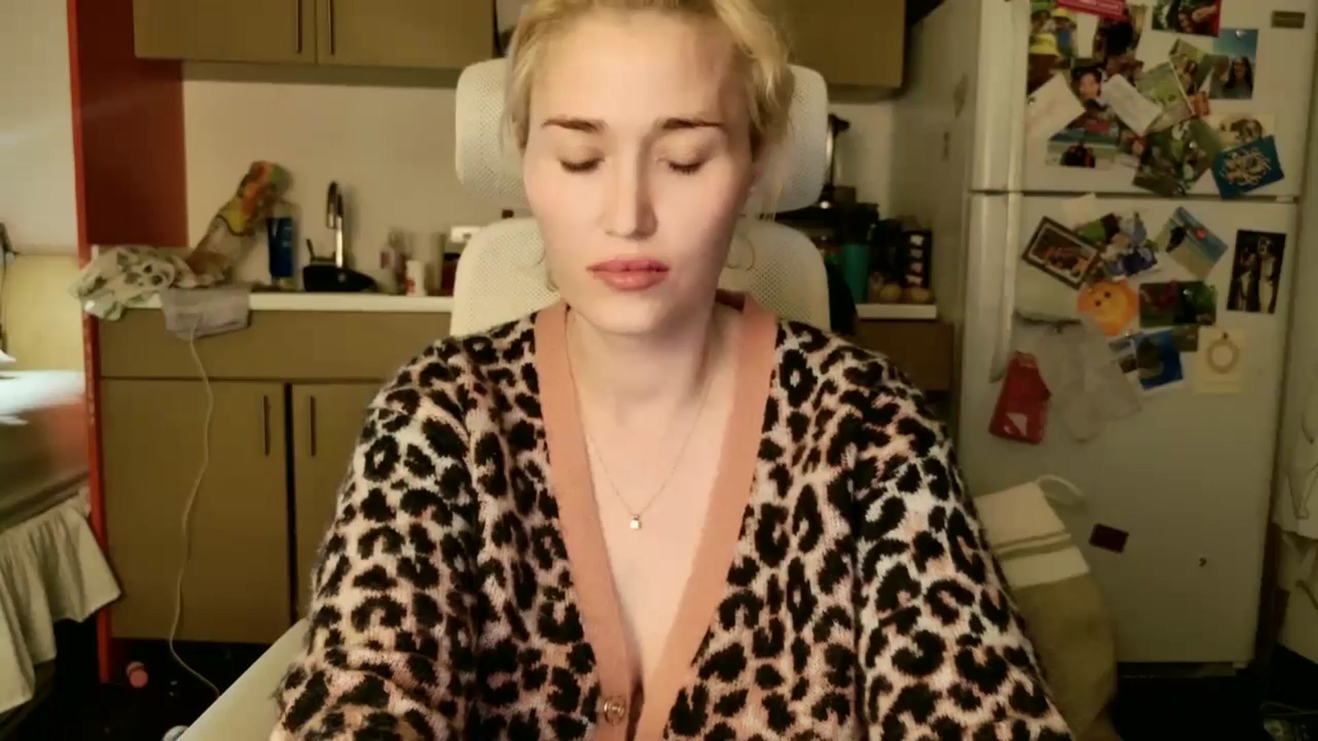 Gallery image thumbnail from Molly_Moans's myfreecams stream on, 02/06/2025, 15:40 image 7 of 20