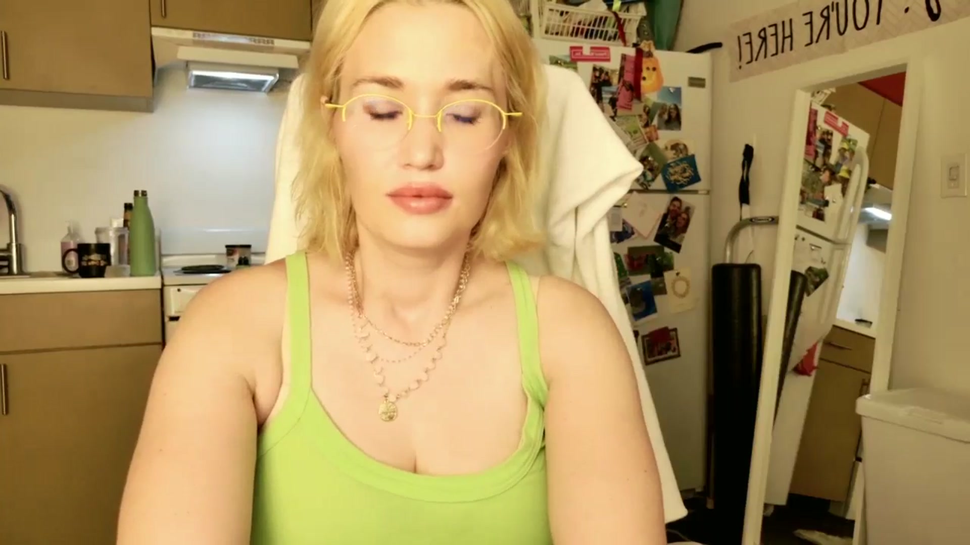 Gallery image thumbnail from Molly_Moans's myfreecams stream on, 03/24/2025, 13:07 image 19 of 20