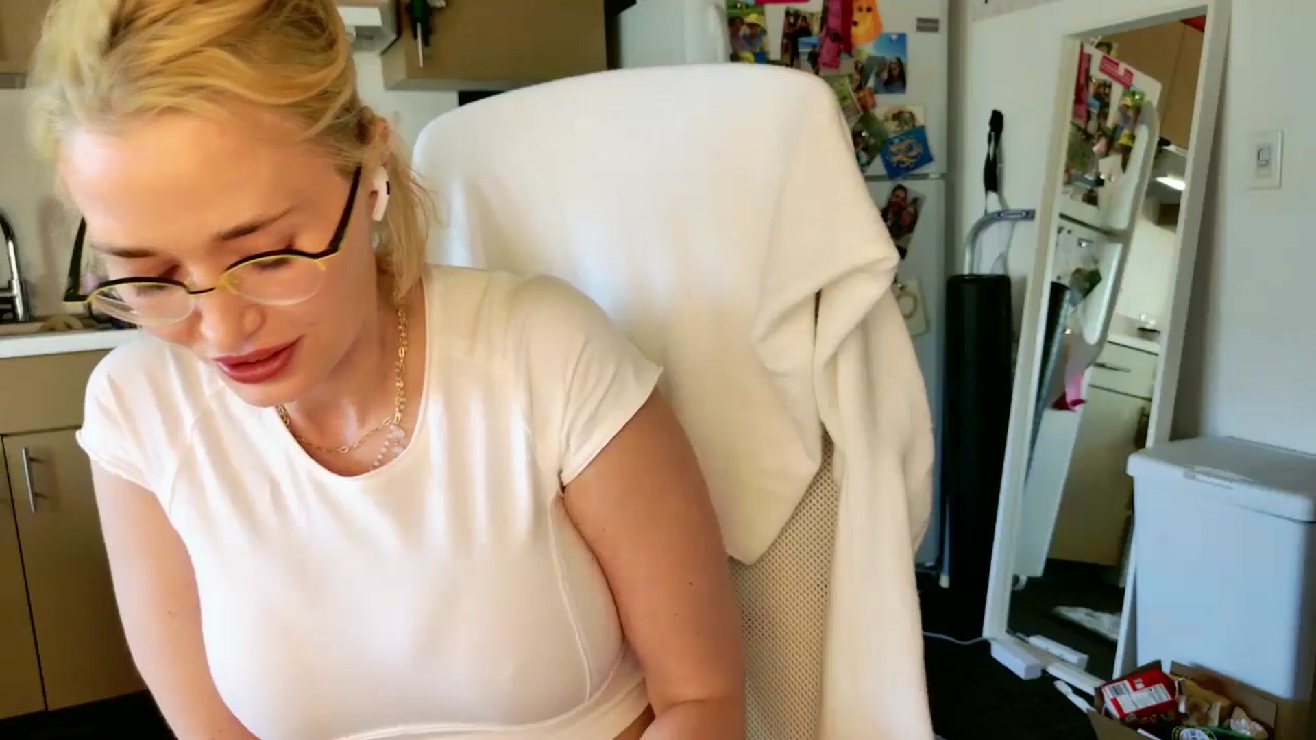 Gallery image thumbnail from Molly_Moans's myfreecams stream on, 03/24/2025, 15:35 image 3 of 20