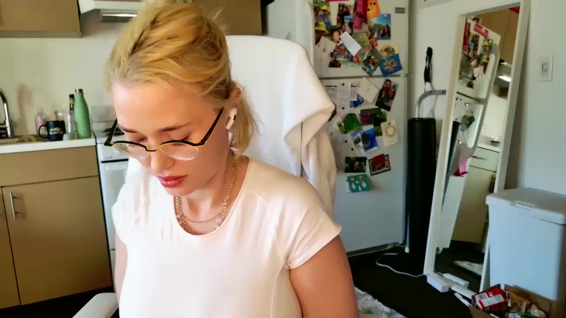 Gallery image thumbnail from Molly_Moans's myfreecams stream on, 03/24/2025, 15:35 image 8 of 20